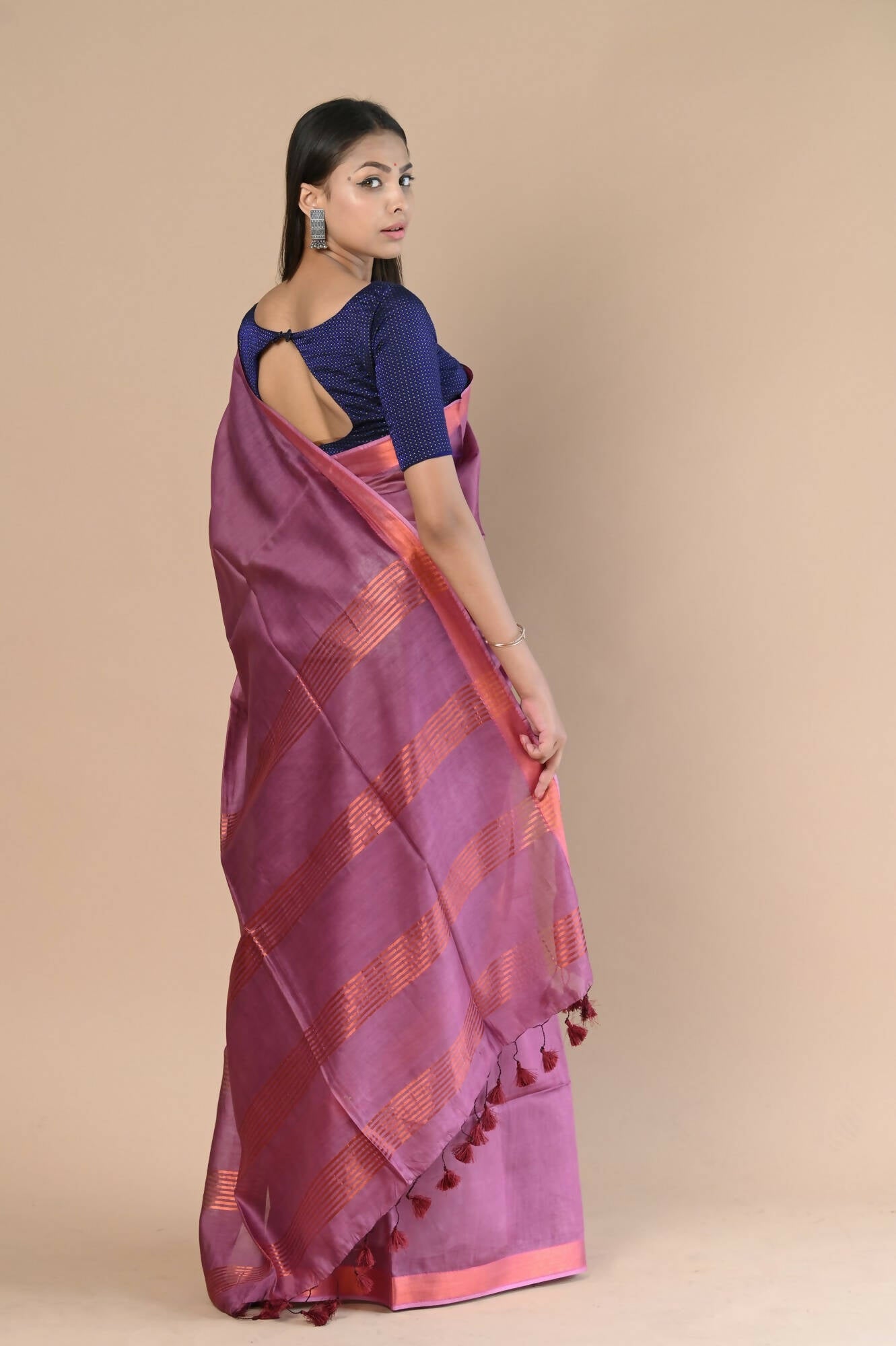 Very Much Indian Handloom Cotton Silk Maheshwari Saree With Sleek Golden Border - Maroon | Swadesiicart