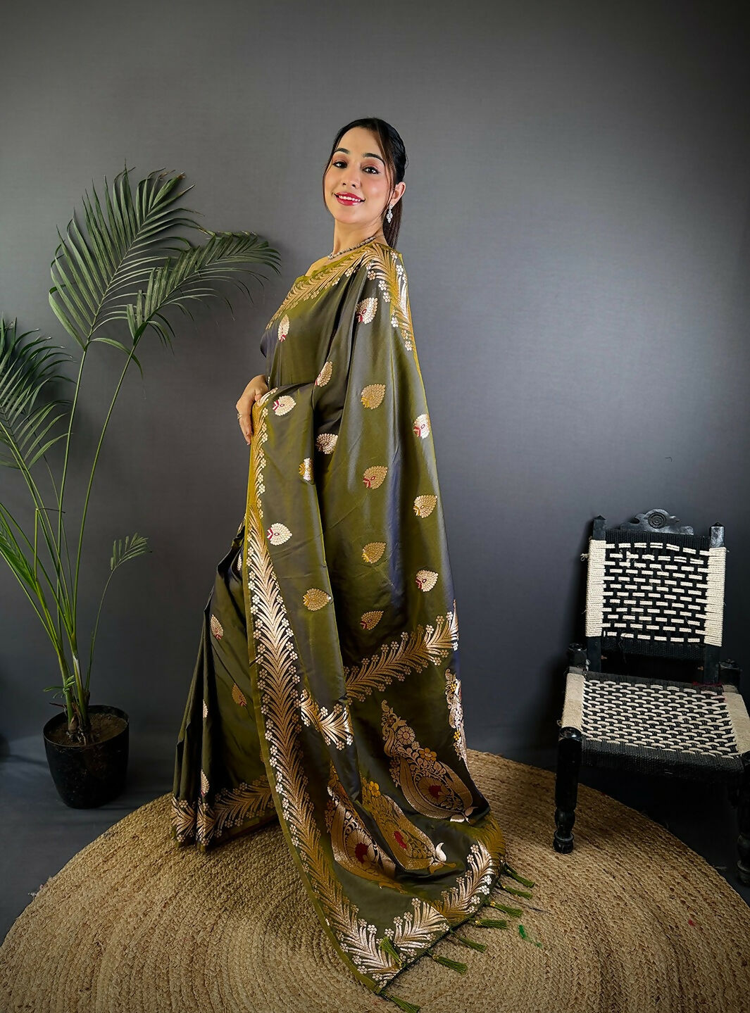 Joban Fashion Banarasi Mehendi Green Woven Soft Silk Saree | Swadesiicart
