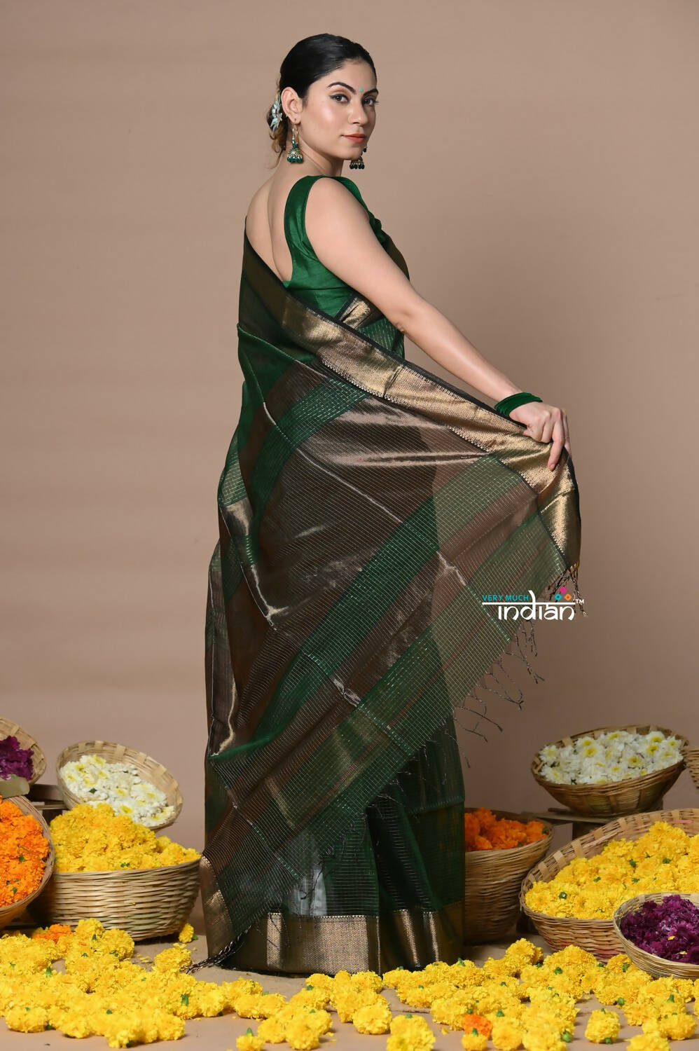 Very Much Indian Rajsi - Handloom Ari Checks Cotton Silk Saree With Golden Border - Bottle Green | Swadesiicart