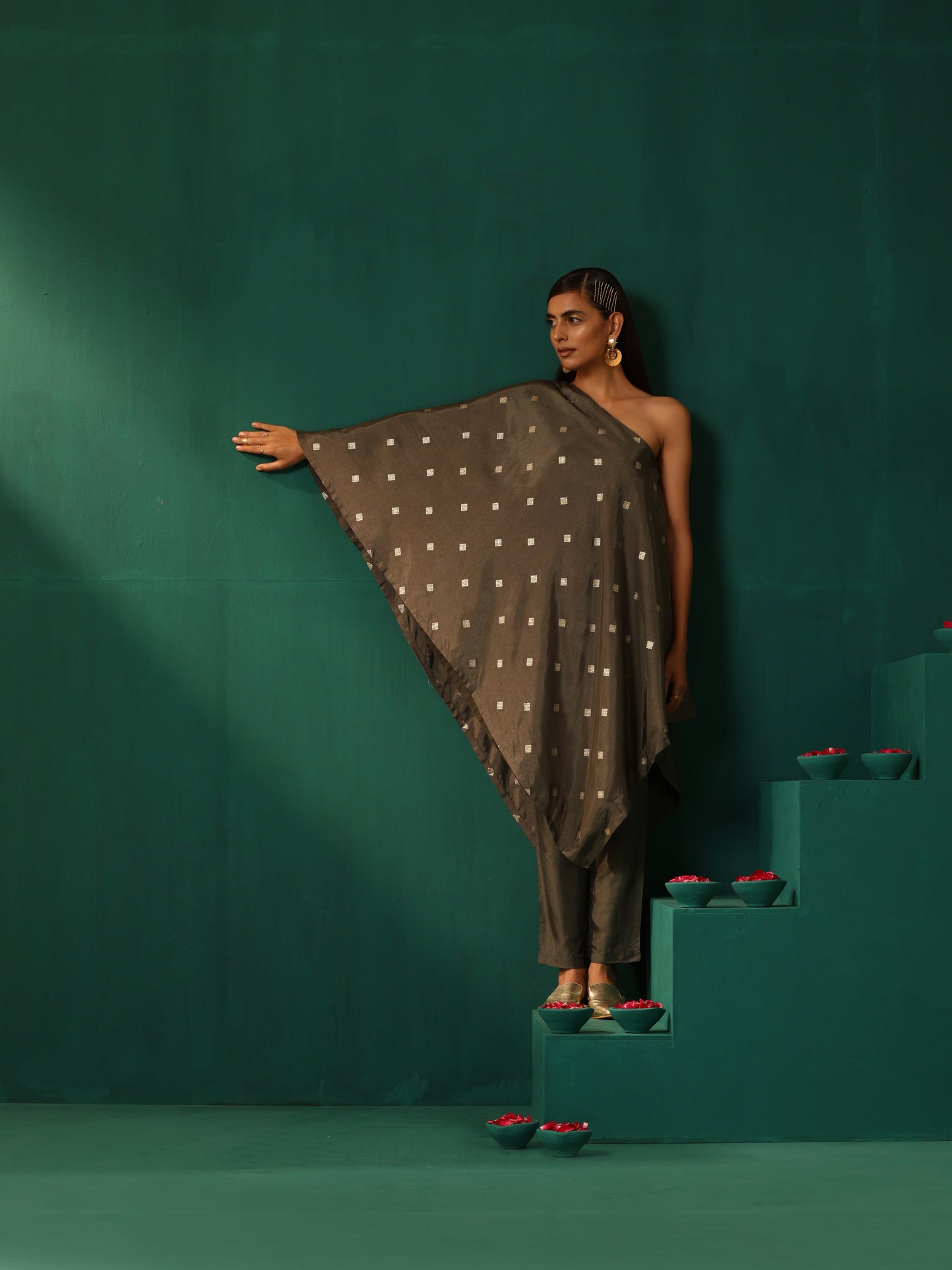 trueBrowns Grey Diamond Viscose Silk One-Shoulder Kurta Pant Set | Swadesiicart