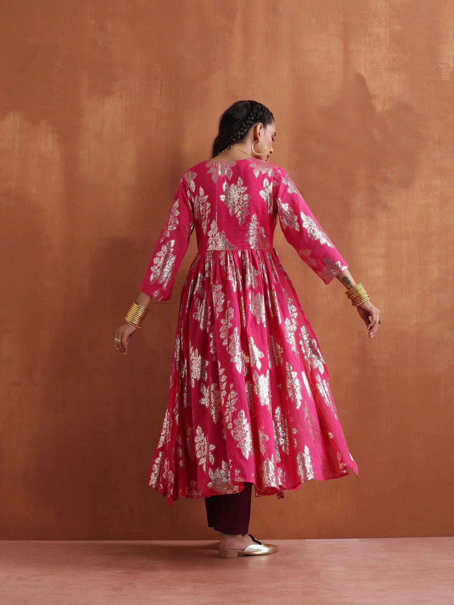 trueBrowns Pink Metallic Flared Anarkali Kurta Set | Swadesiicart