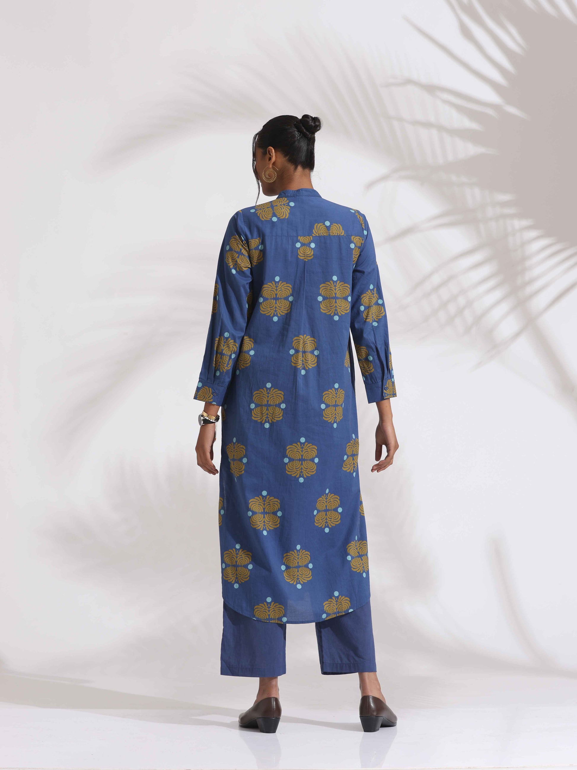 trueBrowns Blue Cotton Print Pleated Kurta Set | Swadesiicart