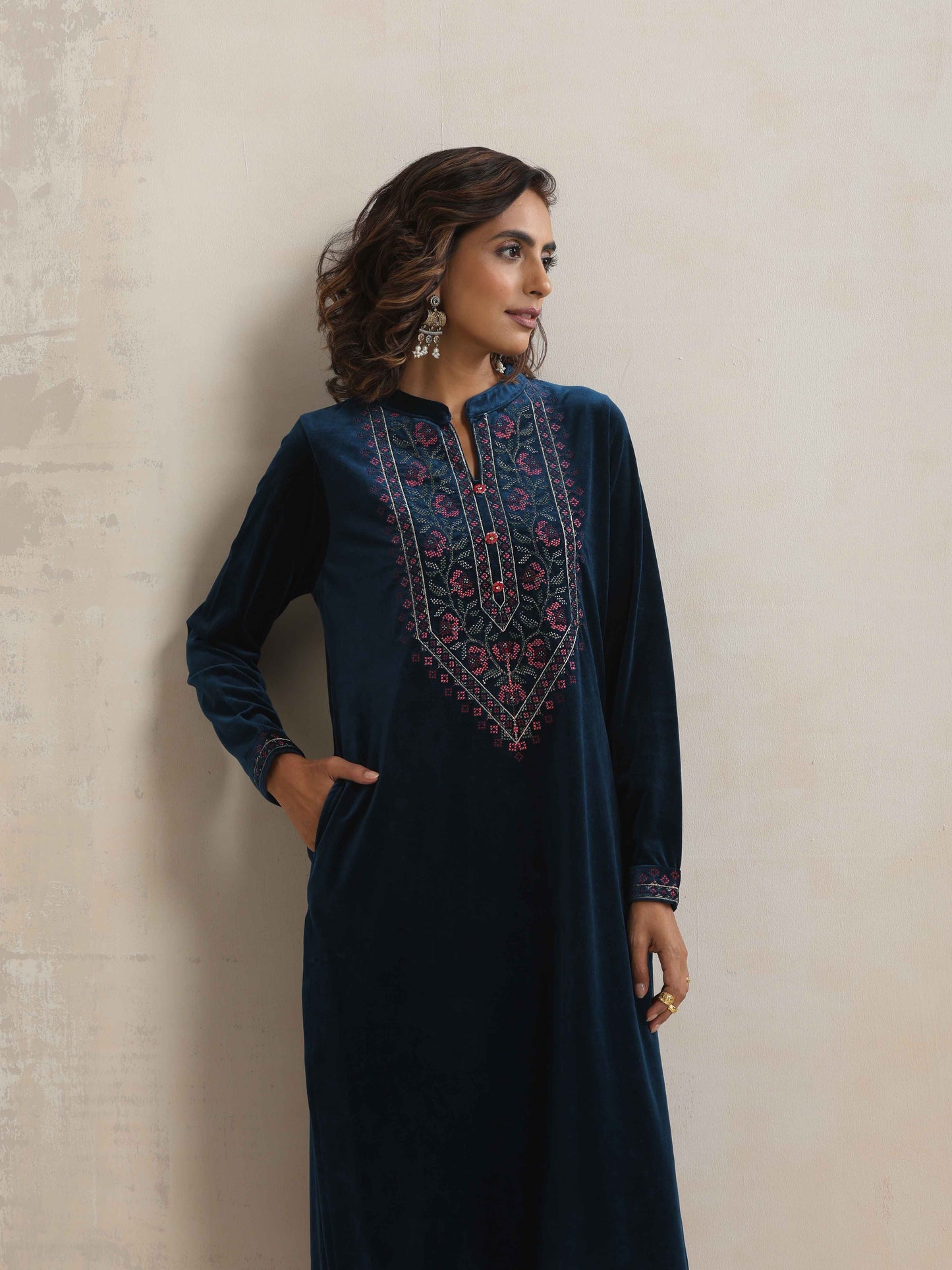 trueBrowns Blue Velvet Floral Embroidered Kurta Pant Dupatta Set | Swadesiicart