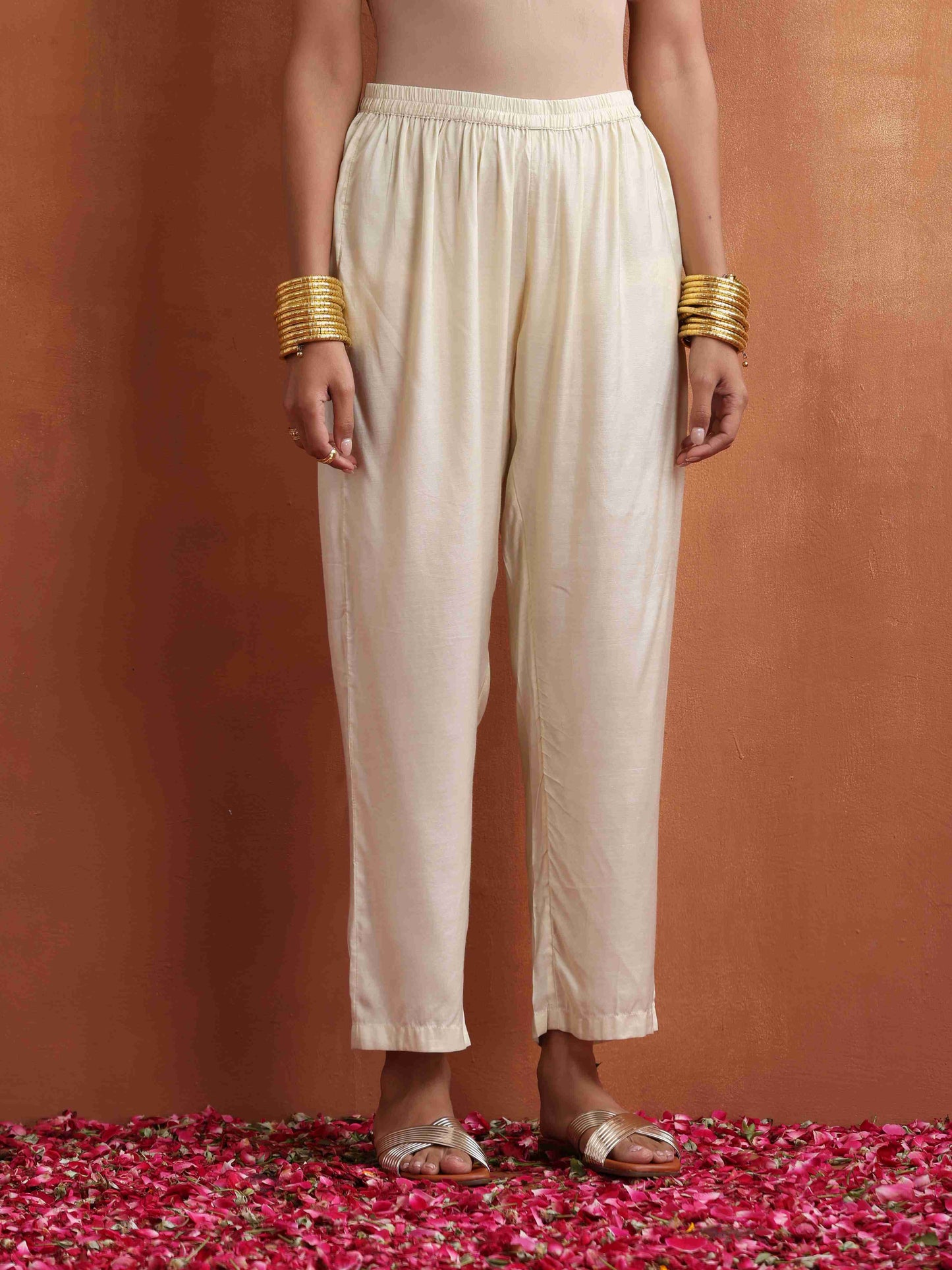 trueBrowns Off White Ikat Print Kurta Set | Swadesiicart