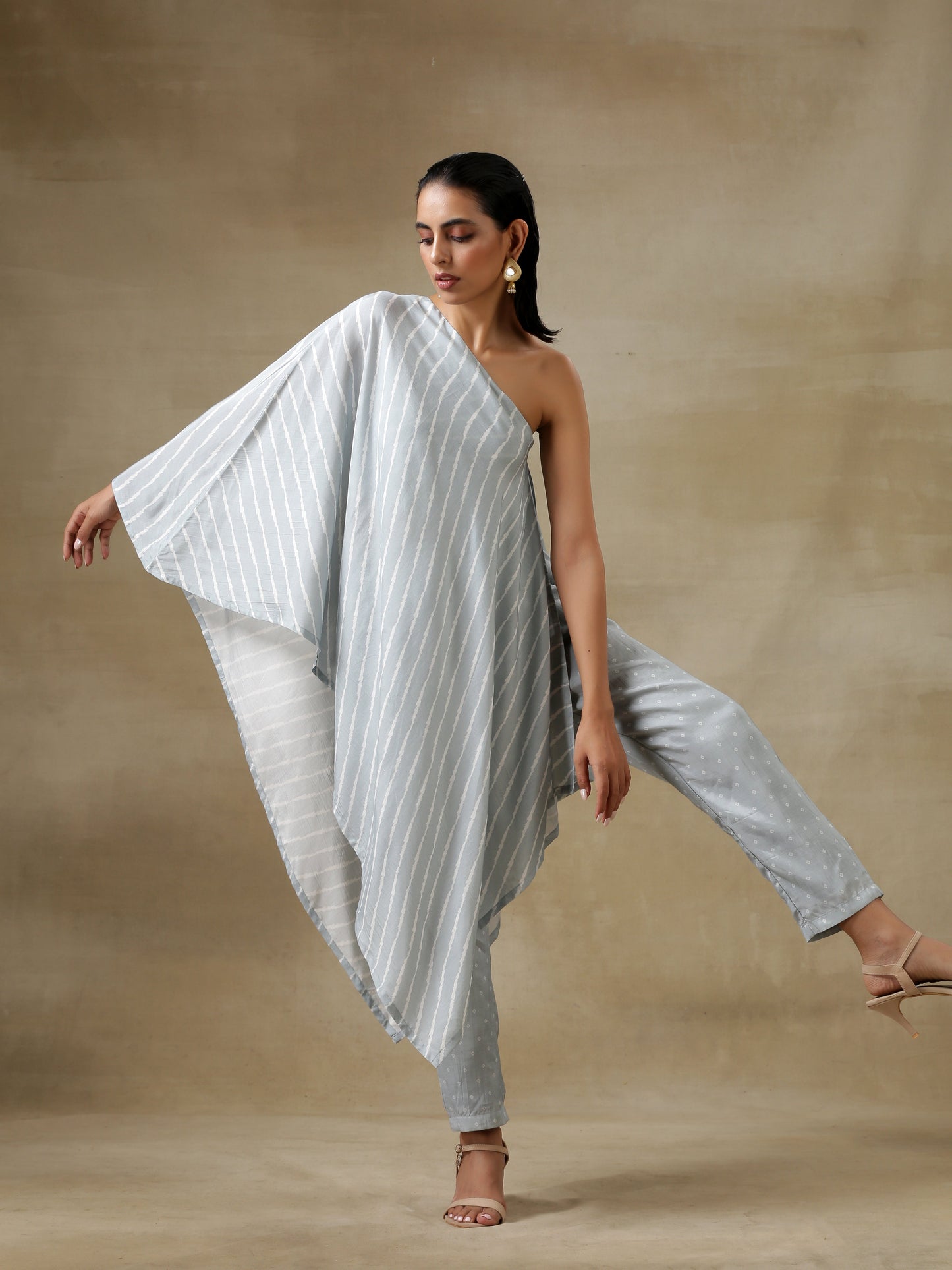 trueBrowns Grey Bandhani Printed Silk One-Shoulder Kurta Pant Set | Swadesiicart