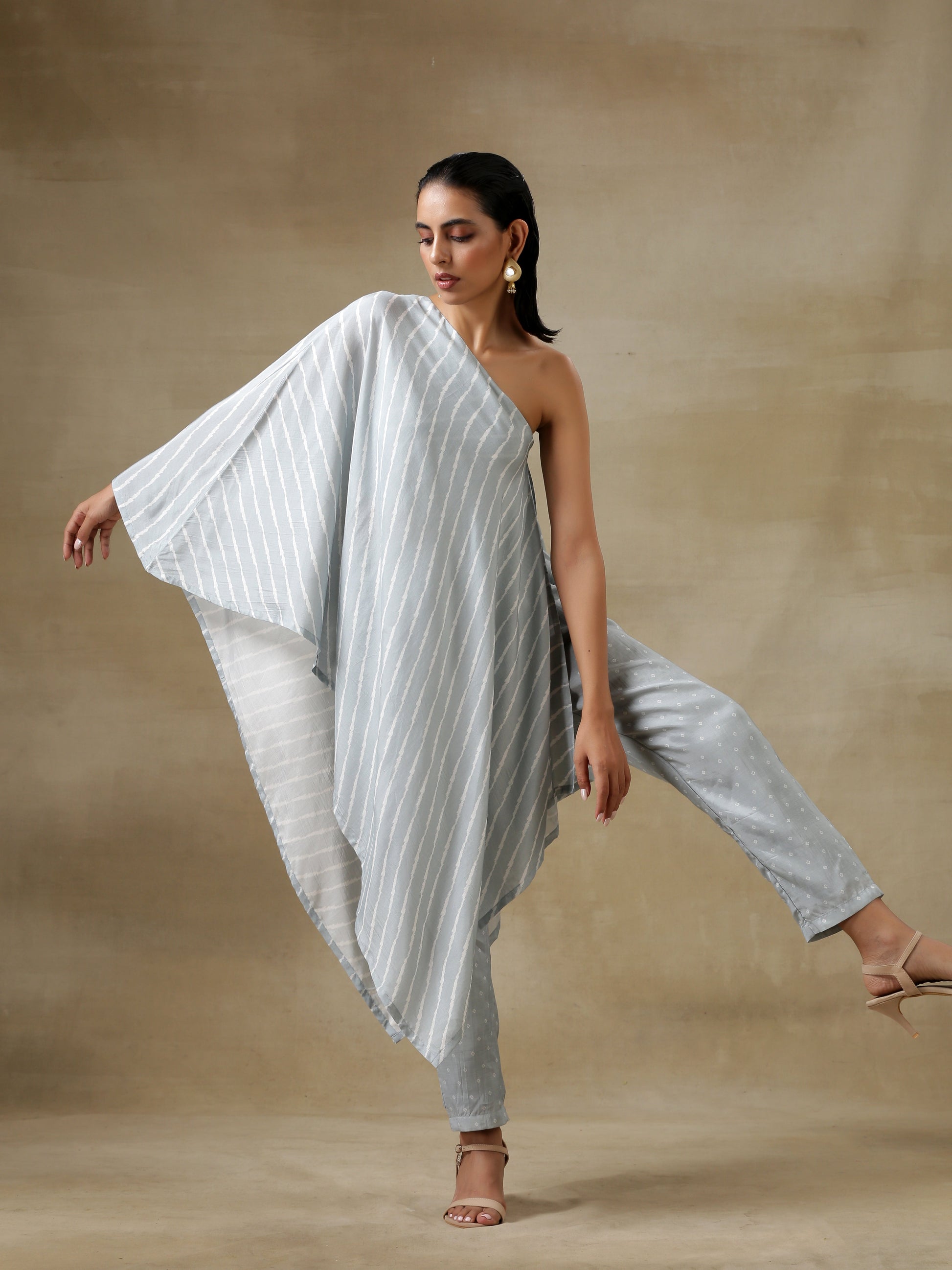 trueBrowns Grey Bandhani Printed Silk One-Shoulder Kurta Pant Set | Swadesiicart