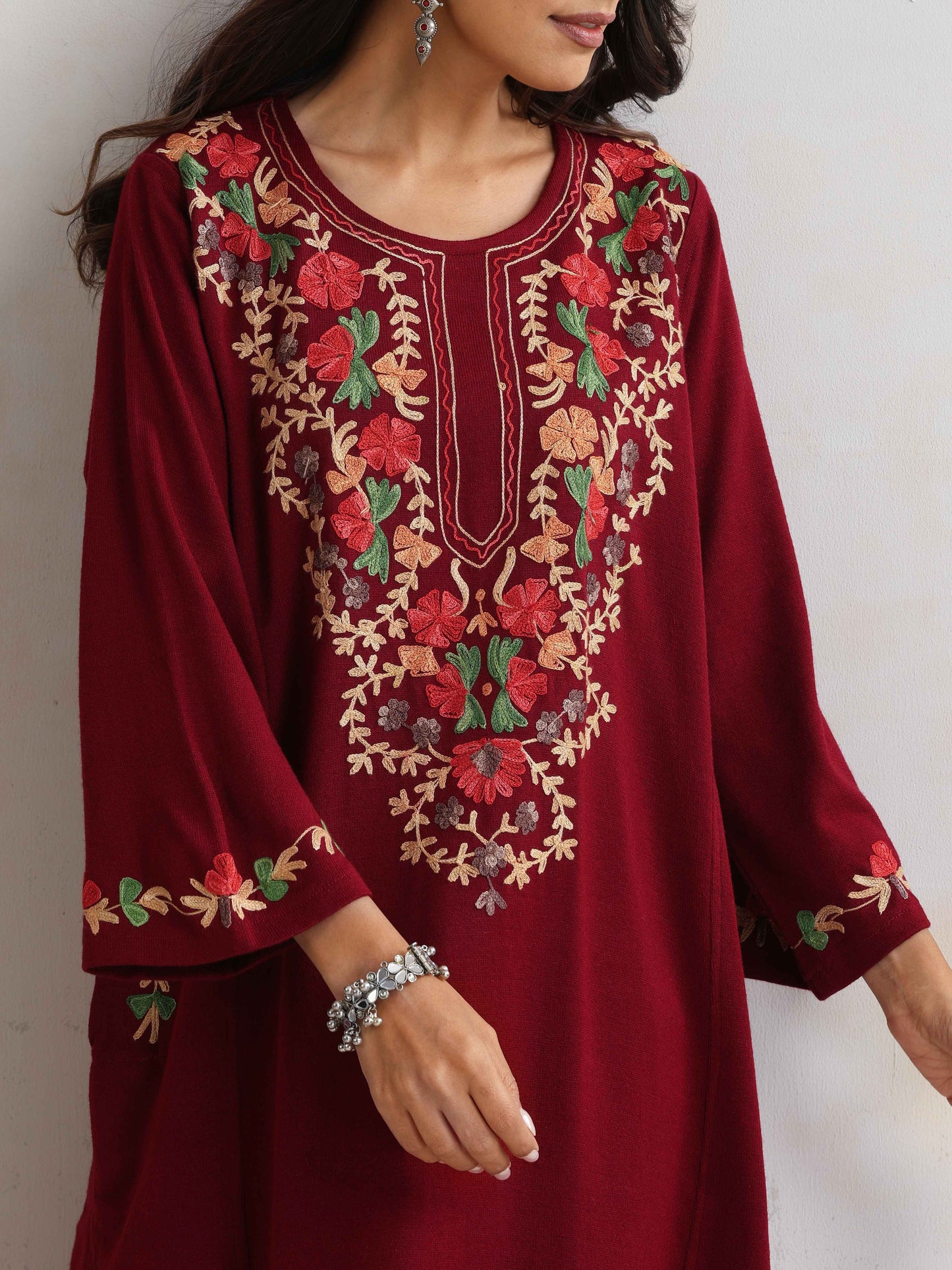 trueBrowns Maroon Kashmiri Embroidered Woollen Phiran Kurta | Swadesiicart