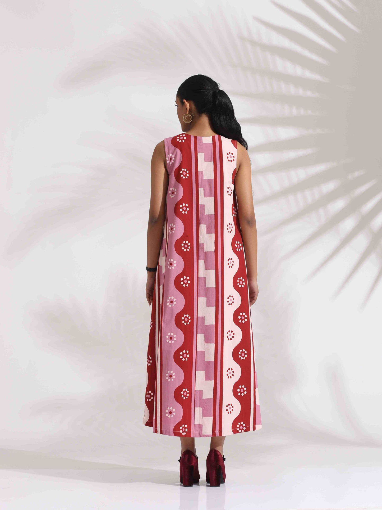 trueBrowns Pink Cotton Abstract Print Dress | Swadesiicart