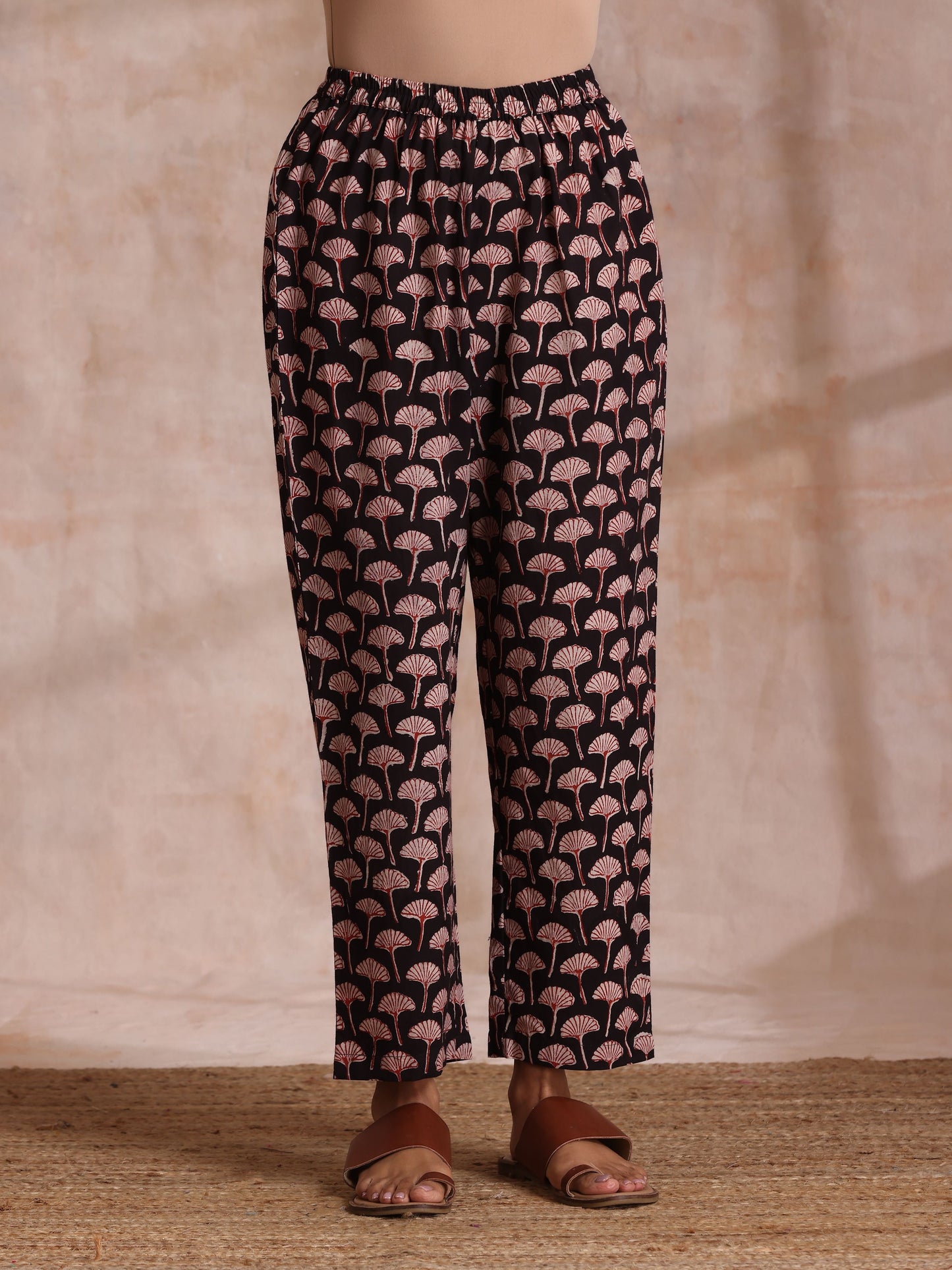 trueBrowns Black Floral Bagru Print Cotton Flared Kurta Pant Set | Swadesiicart
