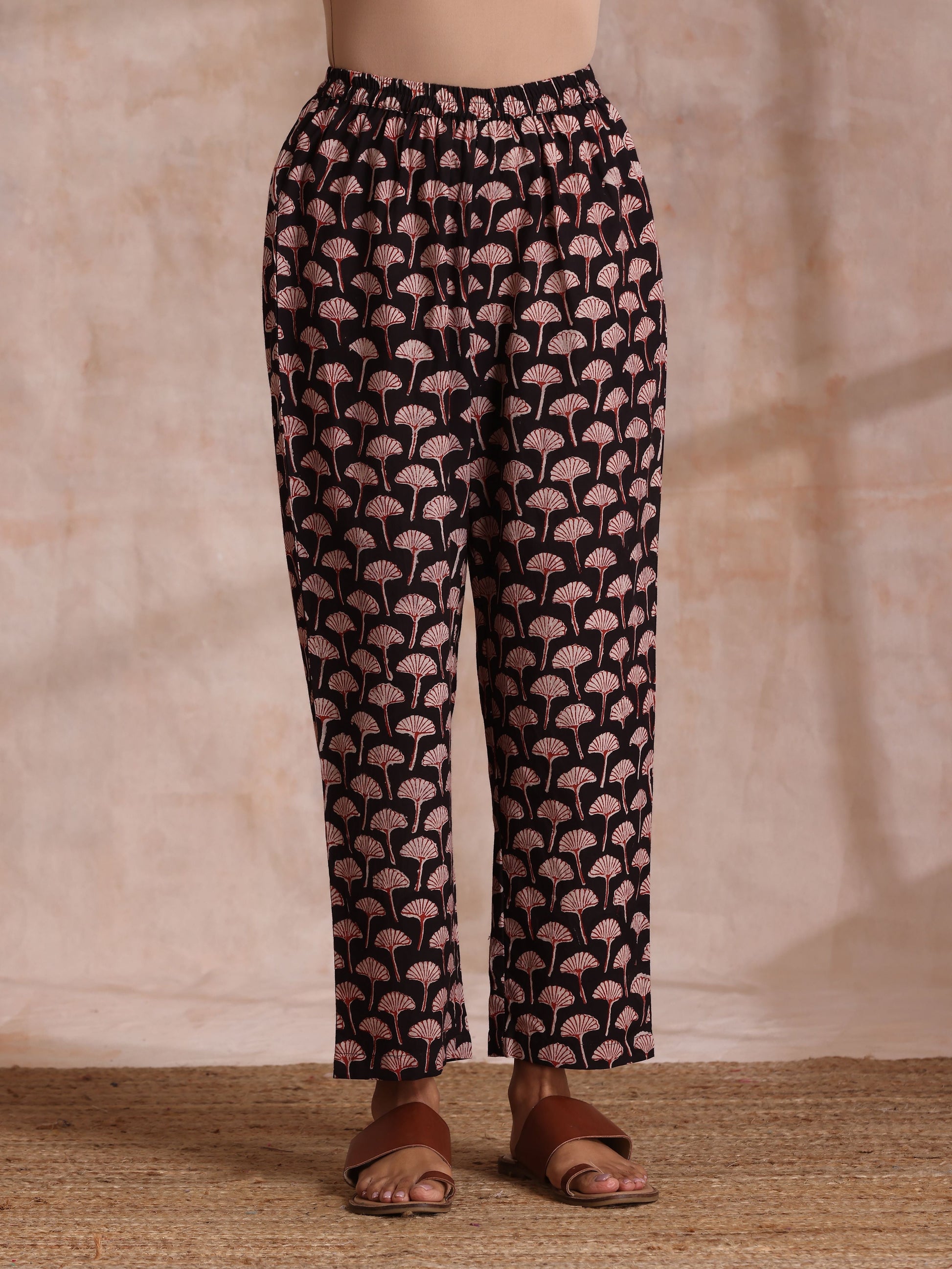 trueBrowns Black Floral Bagru Print Cotton Flared Kurta Pant Set | Swadesiicart