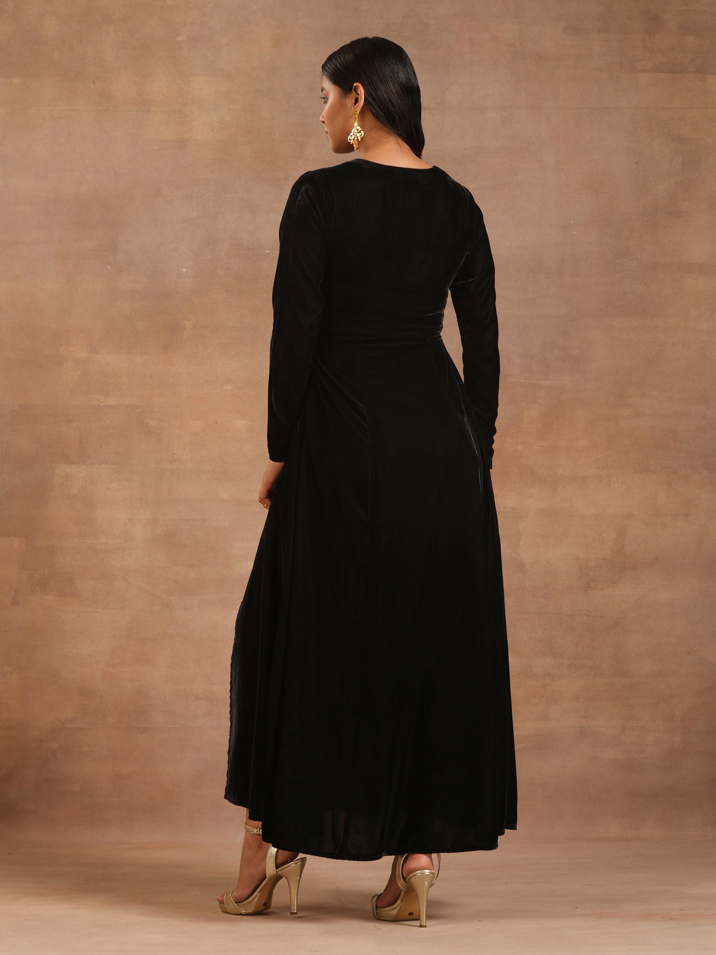 trueBrowns Black Velvet Dress | Swadesiicart