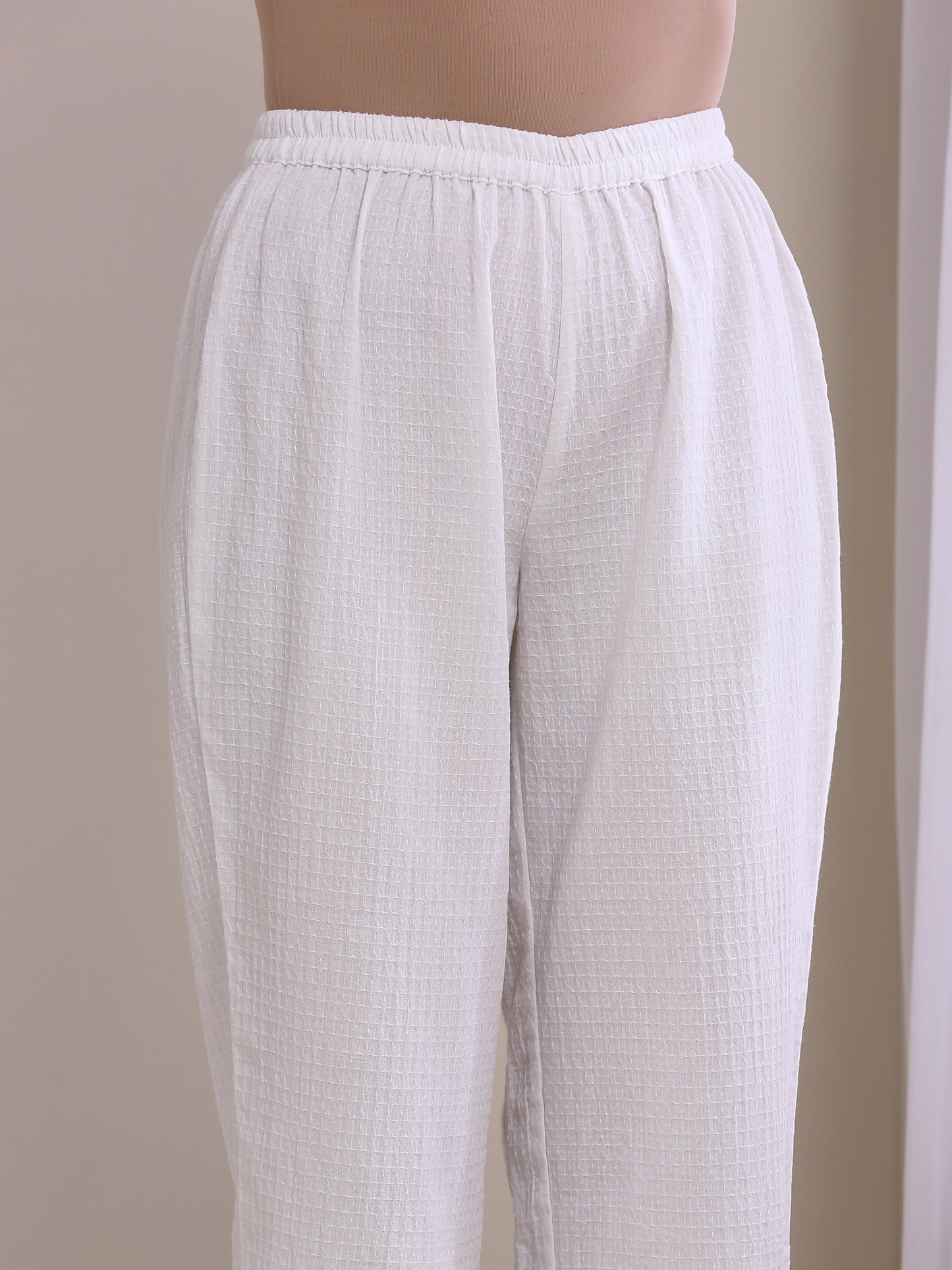 trueBrowns White Dobby Neck Pleat Kurta Pant Set | Swadesiicart