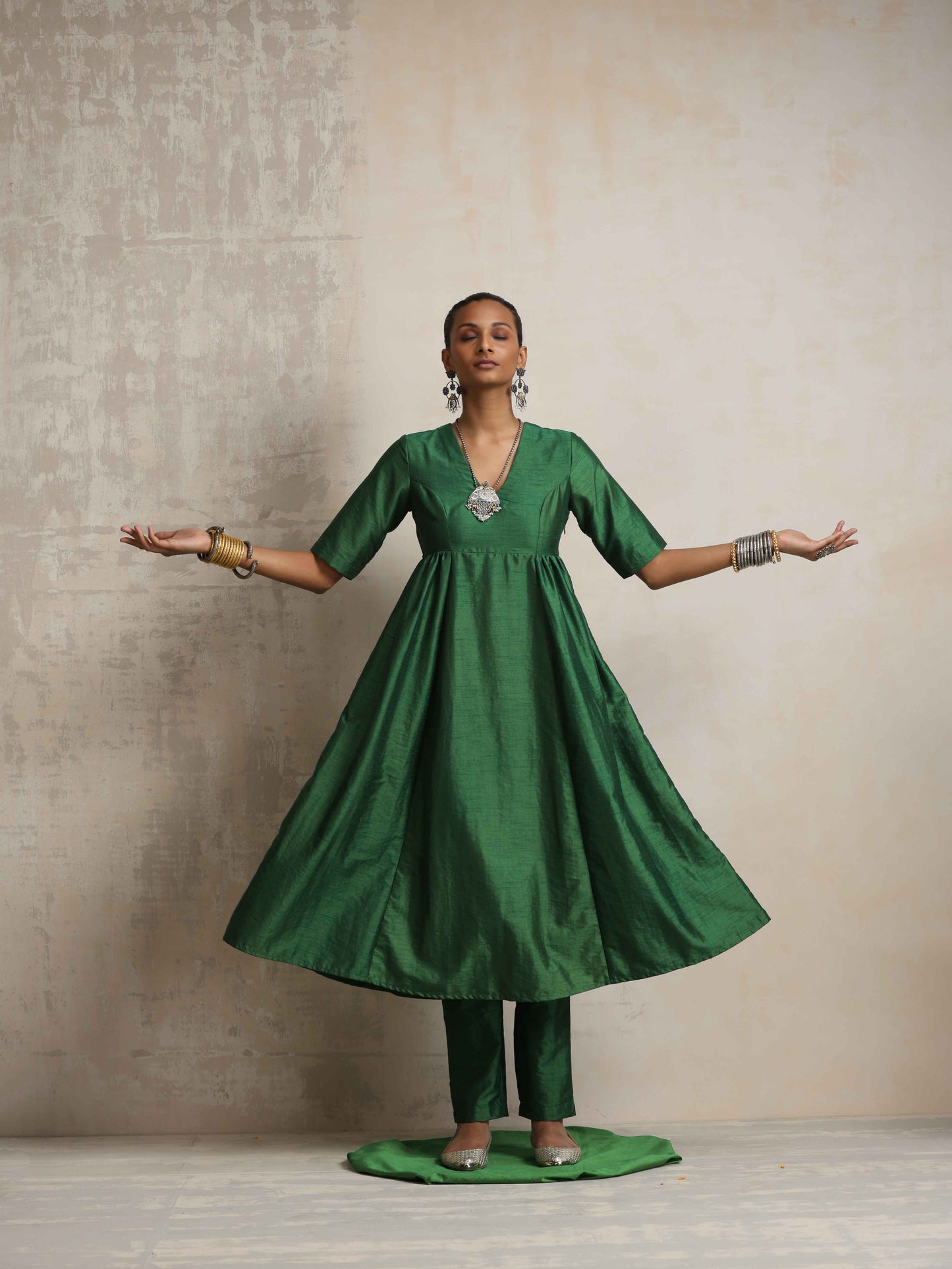 trueBrowns Dark Green Silk Arkali Flared Kurta Set | Swadesiicart