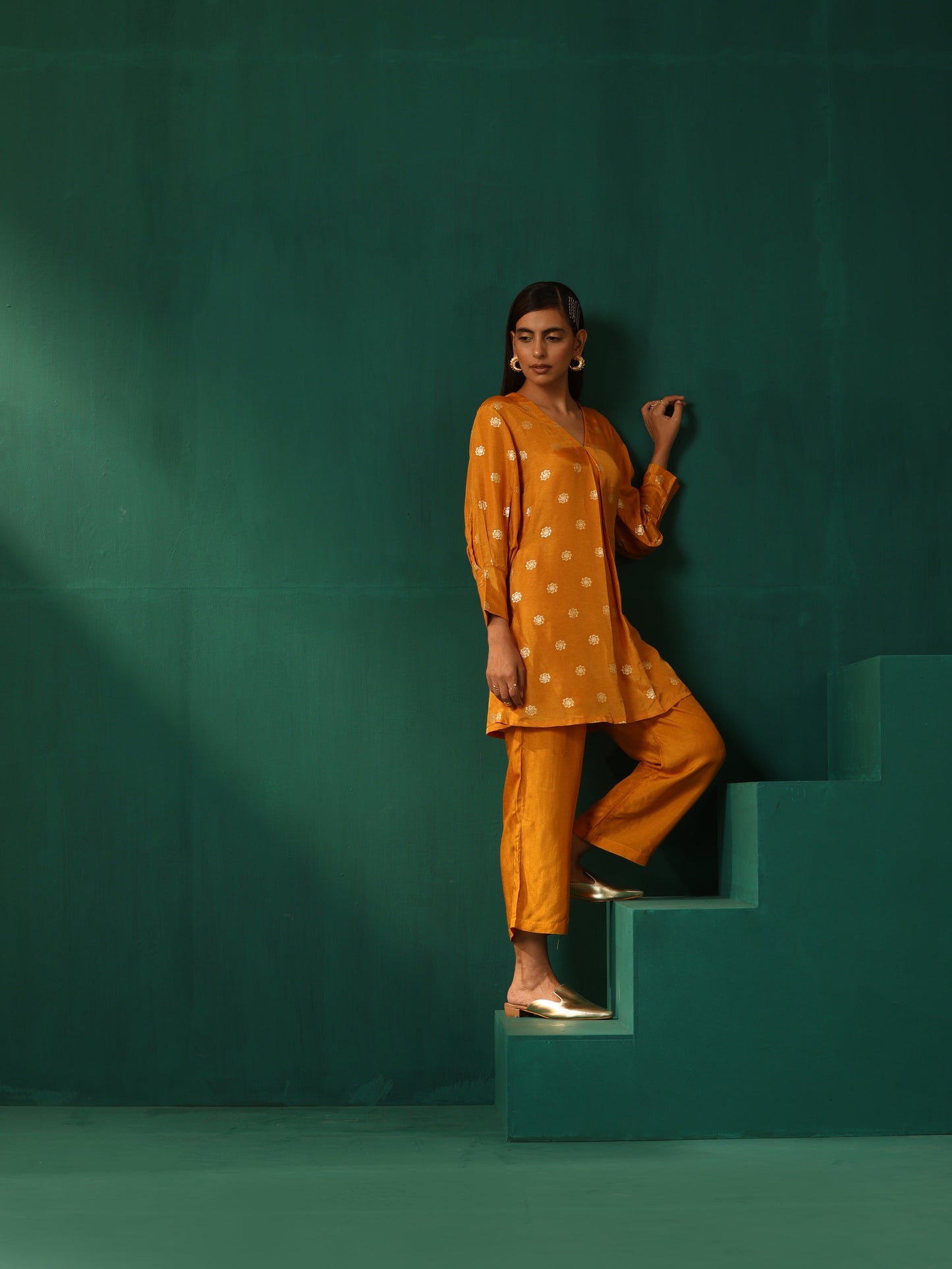 trueBrowns Mustard Geometric Floral Viscose Silk Front Pleat Co-ord Set - Swadesiicart