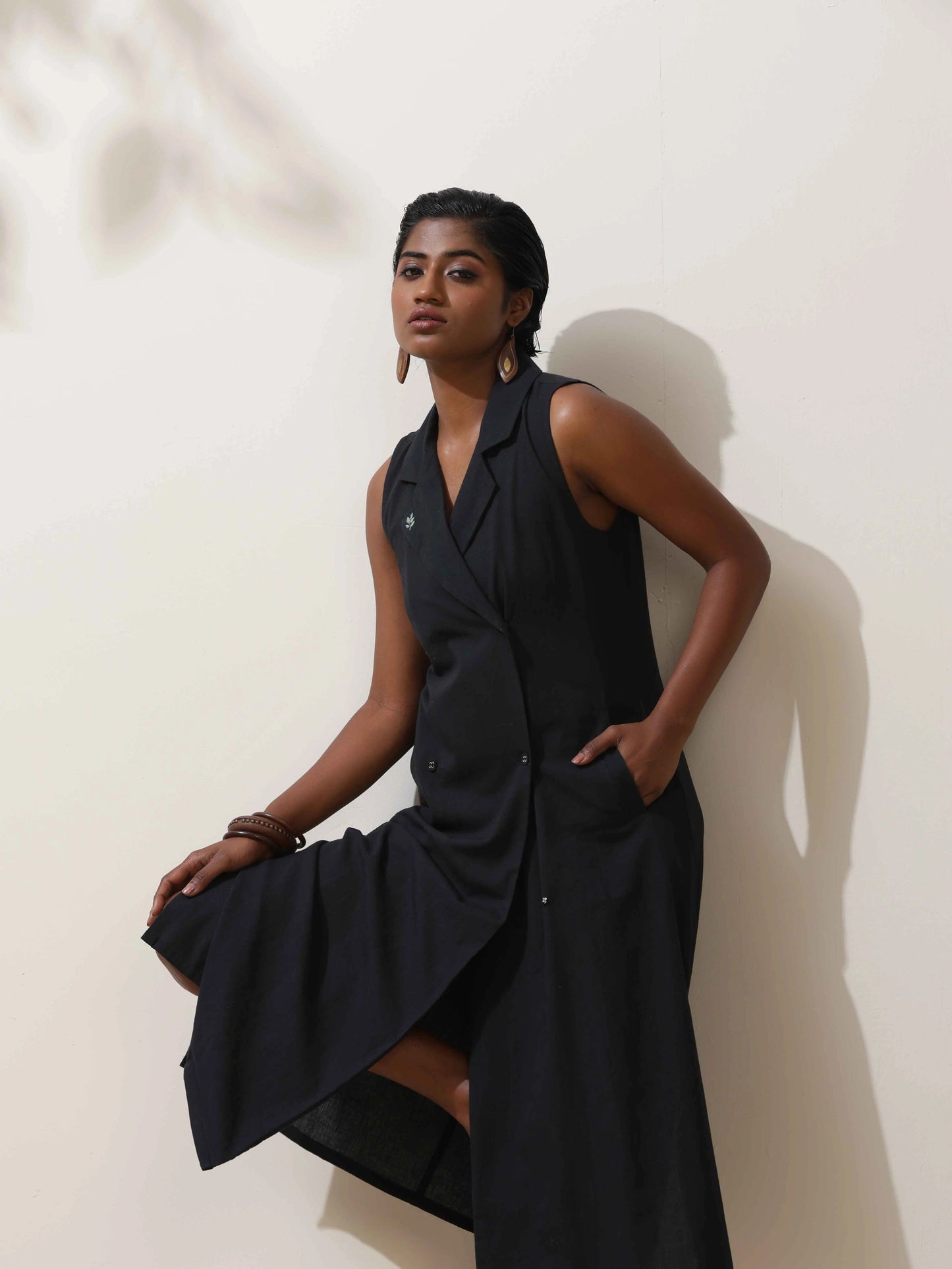 trueBrowns Black Cotton Linen Dress | Swadesiicart