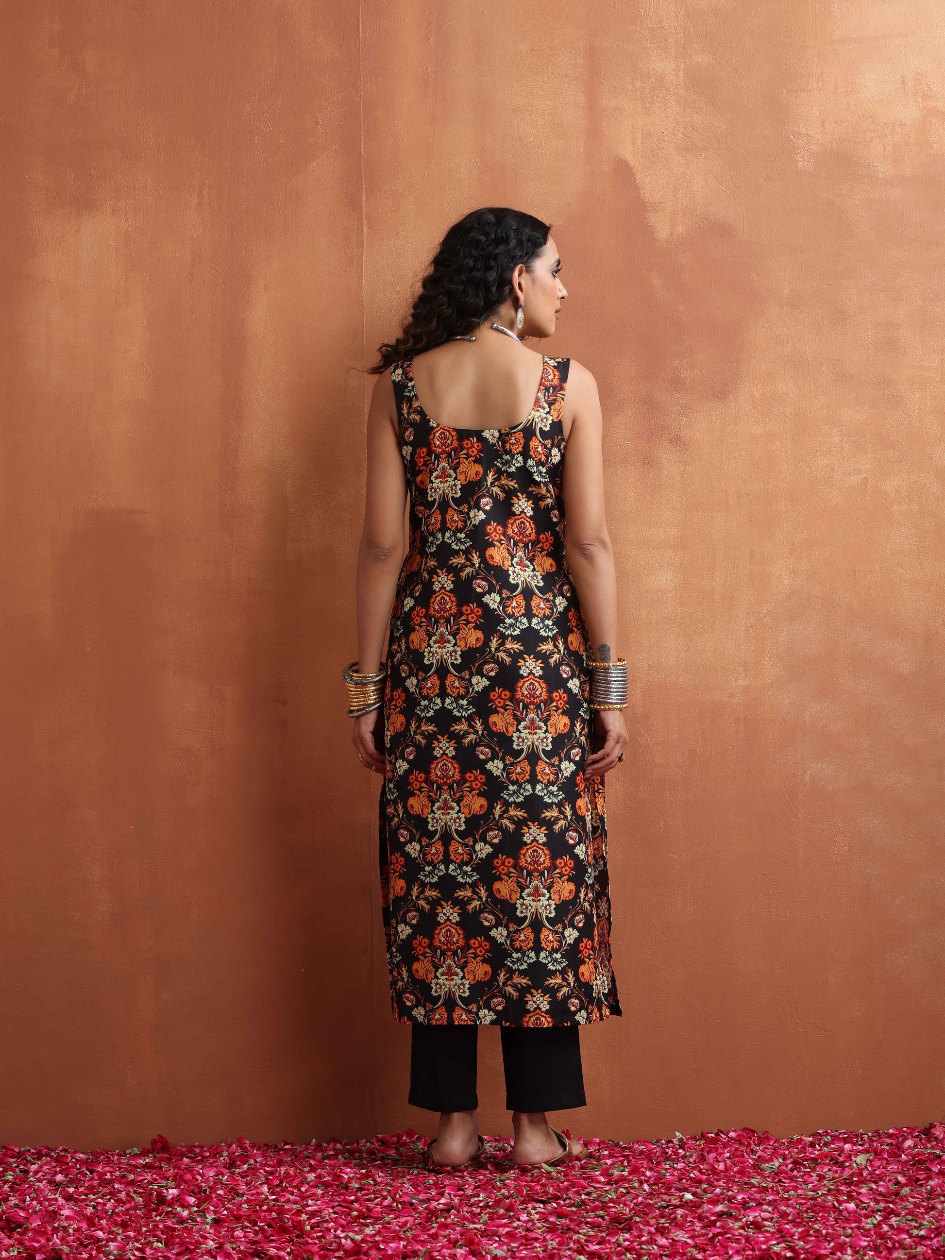 trueBrowns Black Print Straight Kurta Set | Swadesiicart