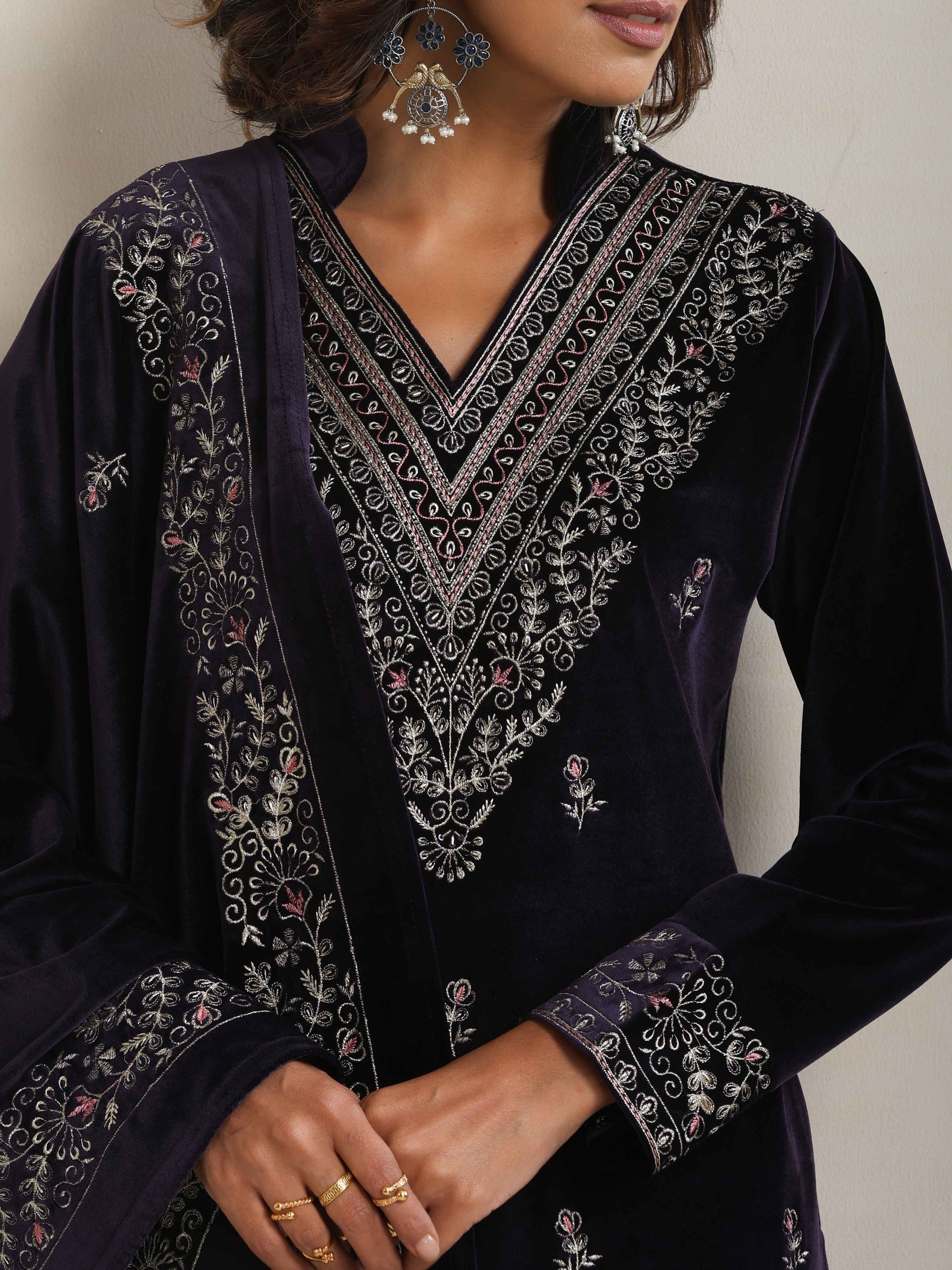 trueBrowns Purple Velvet Embroidered Kurta Pant Dupatta Set | Swadesiicart