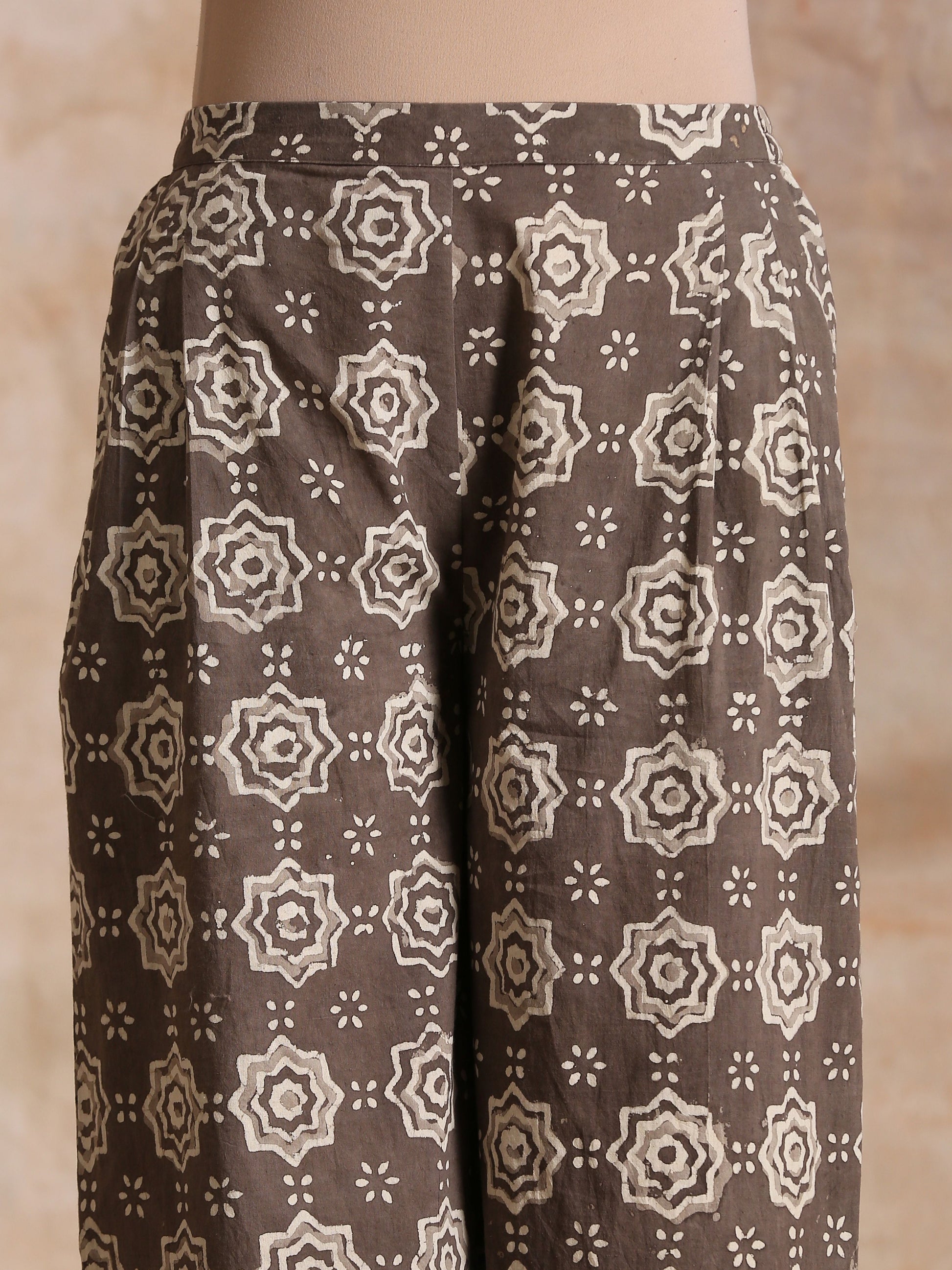 trueBrowns Clay Dabu Zig-Zag Motifs Print Cotton Sleeveless Jacket Pant Set | Swadesiicart