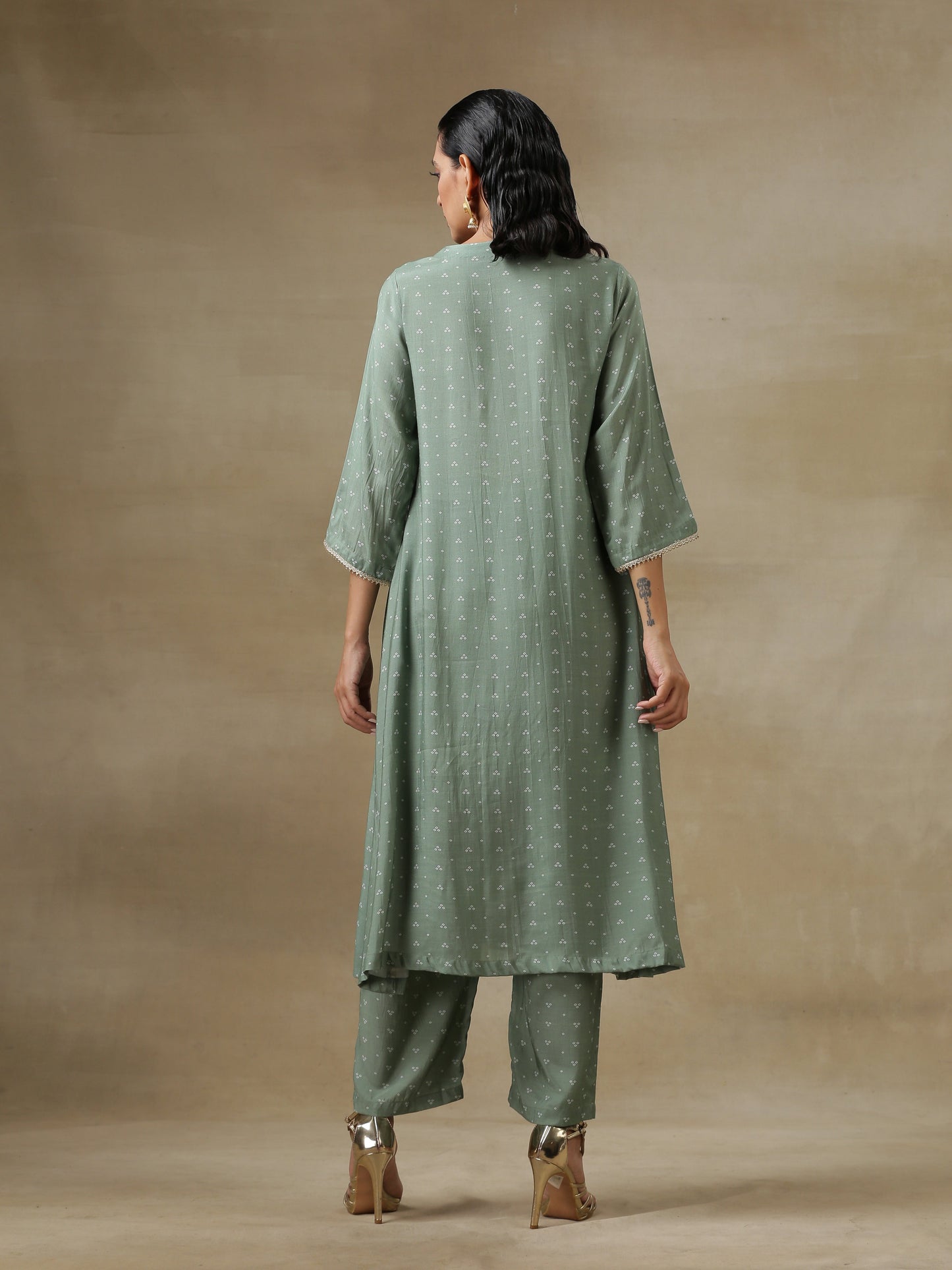 trueBrowns Light Green Bandhani Printed Silk Yoke Kurta Pant Set | Swadesiicart