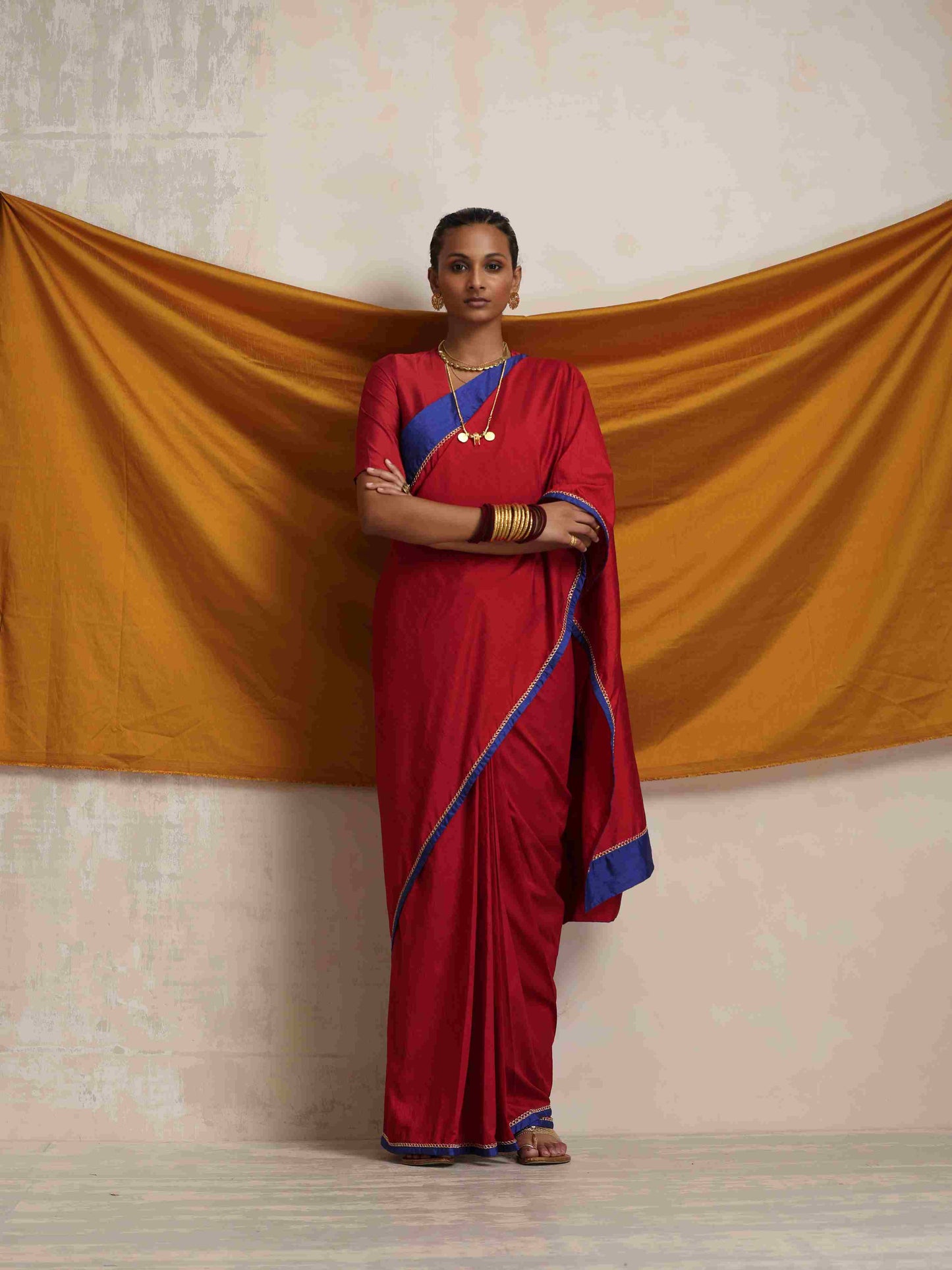 trueBrowns Red Silk Ready To Wear Saree | Swadesiicart