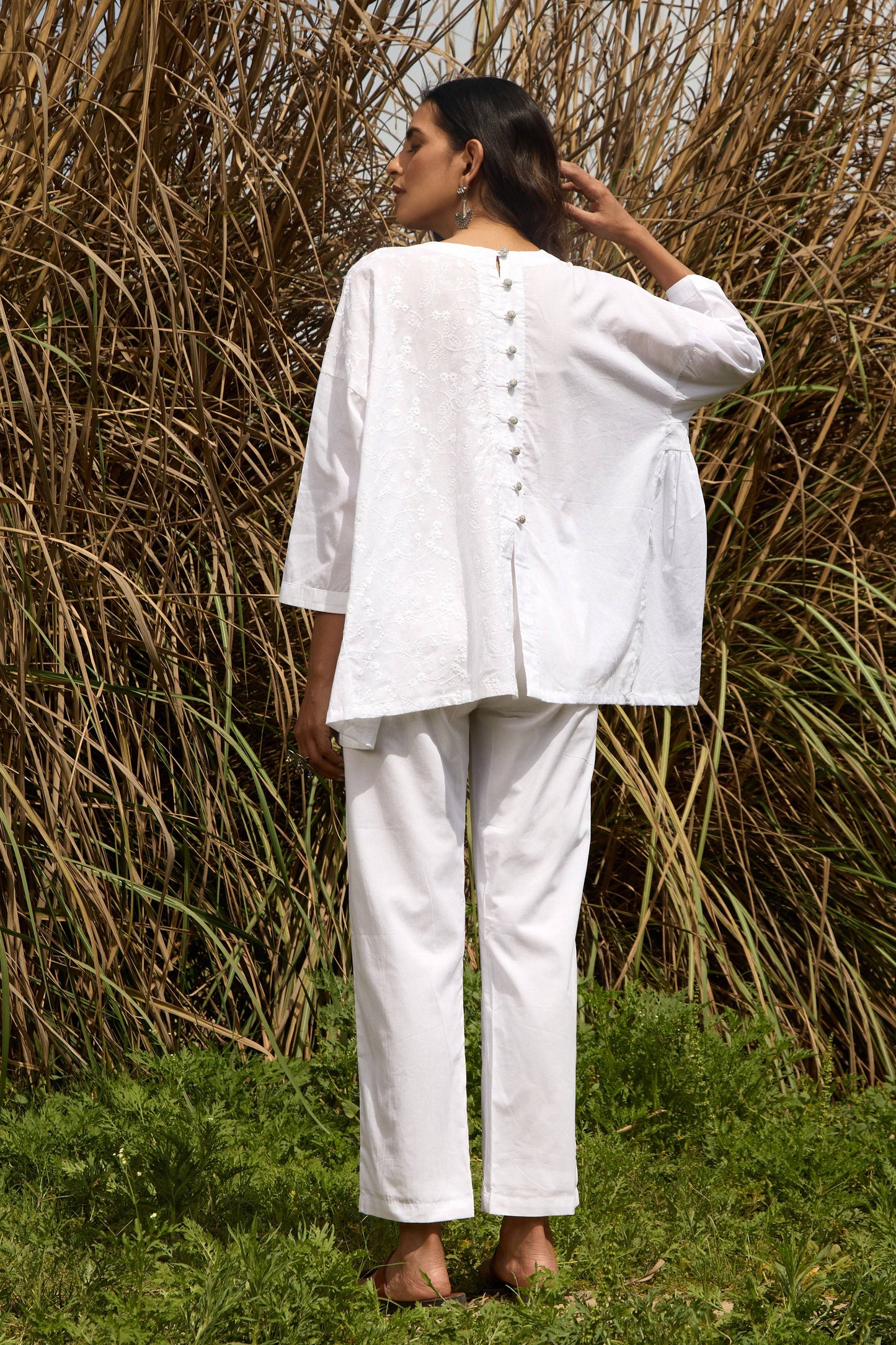 trueBrowns White Cotton Embroidered Relaxed Co-ord Set - Swadesiicart