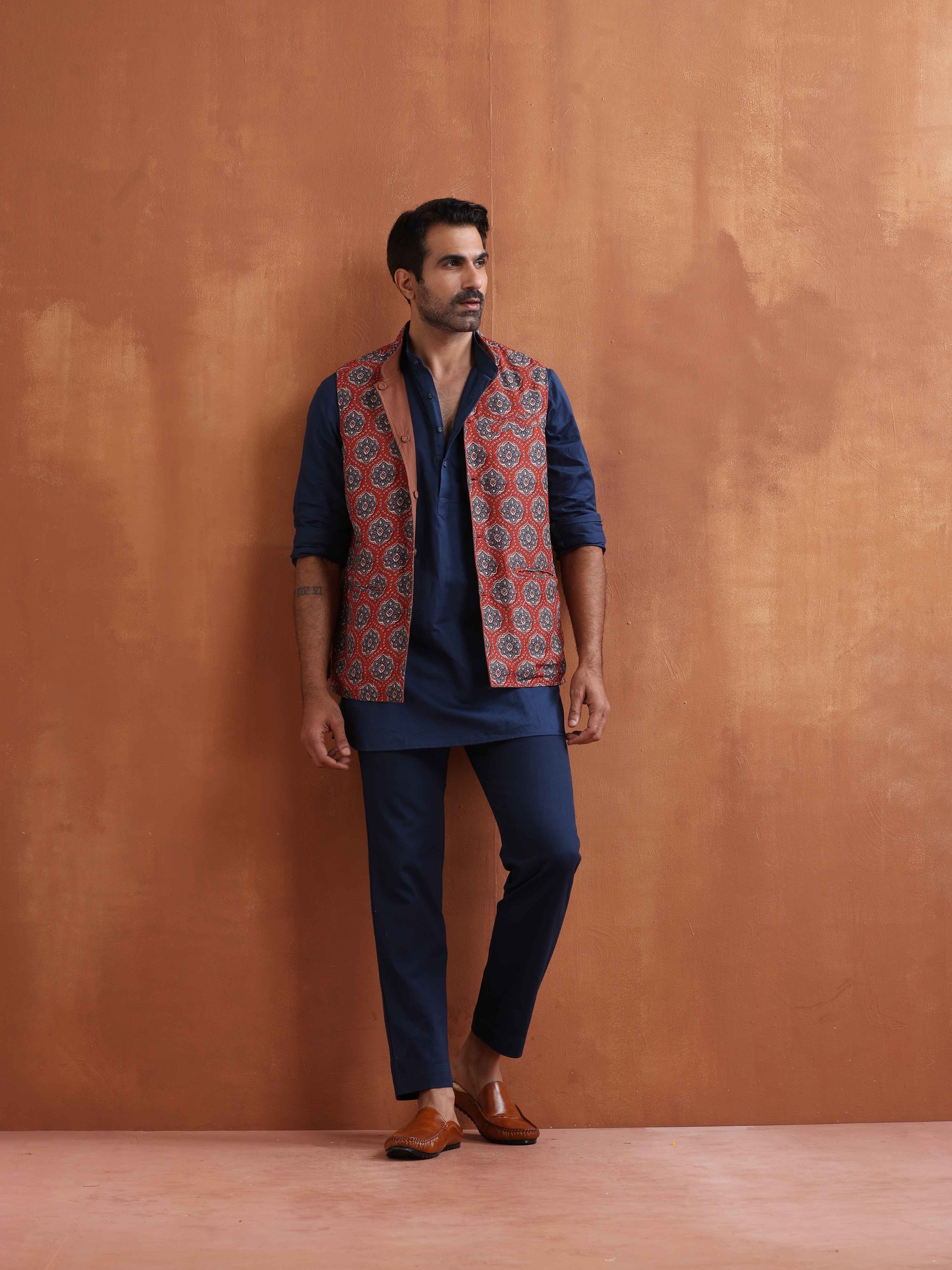 trueBrowns Men's Blue Cotton Short Kurta | Swadesiicart
