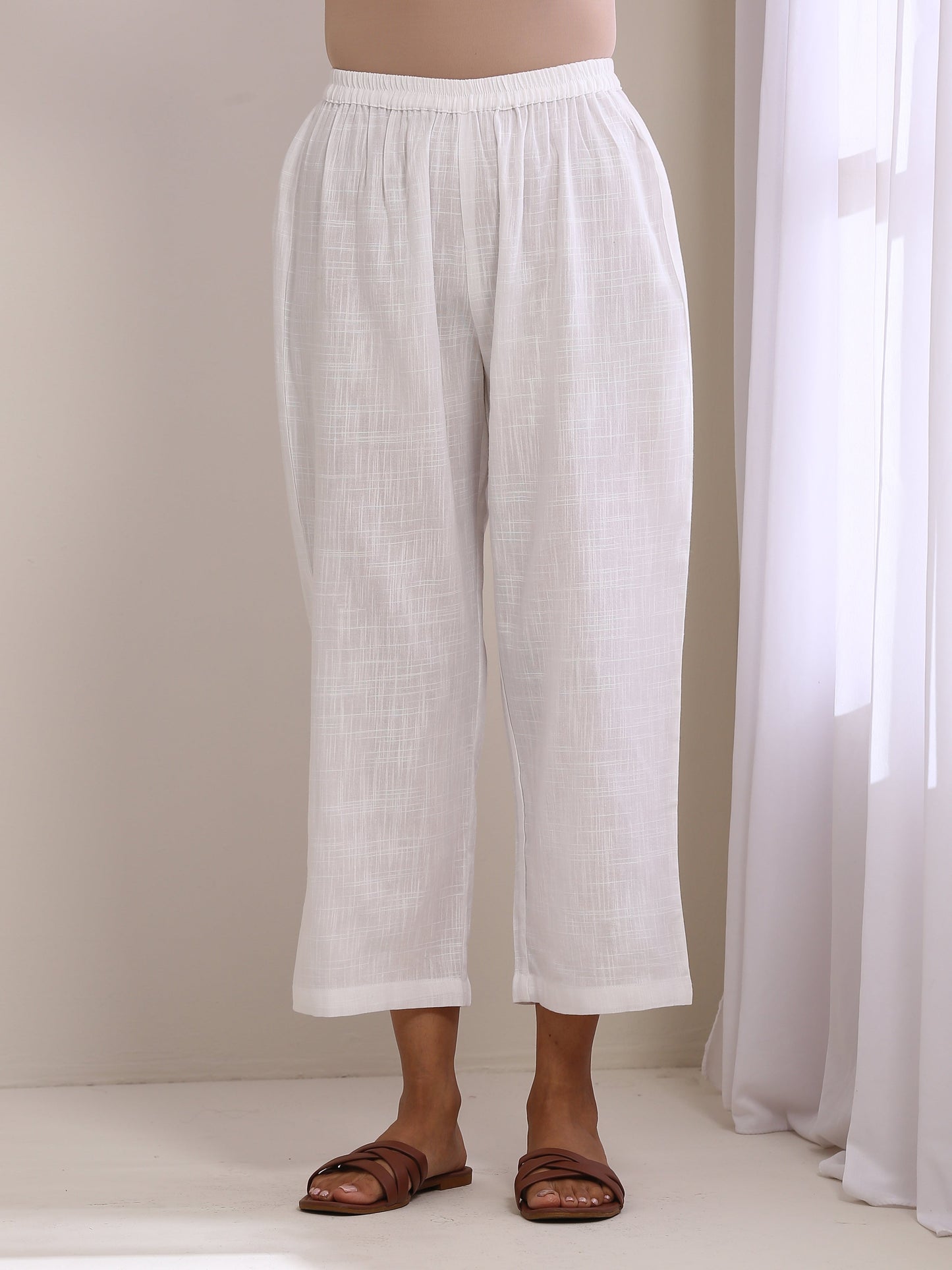 trueBrowns White Slub Texture Sleeveless Flared Kurta Pant Set | Swadesiicart