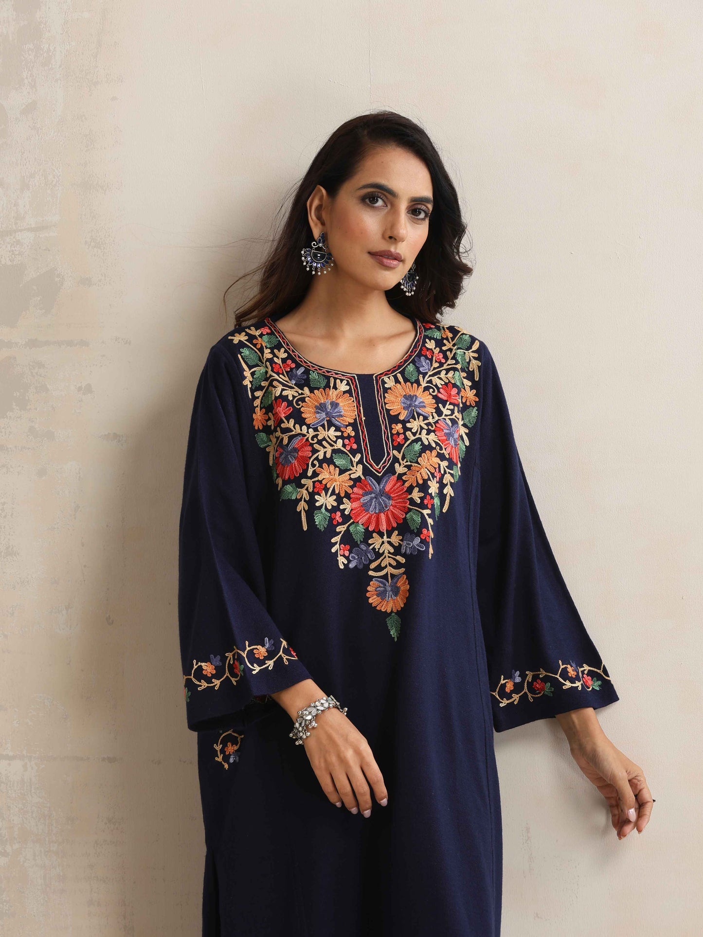 trueBrowns Blue Kashmiri Floral Embroidered Woollen Phiran Kurta | Swadesiicart