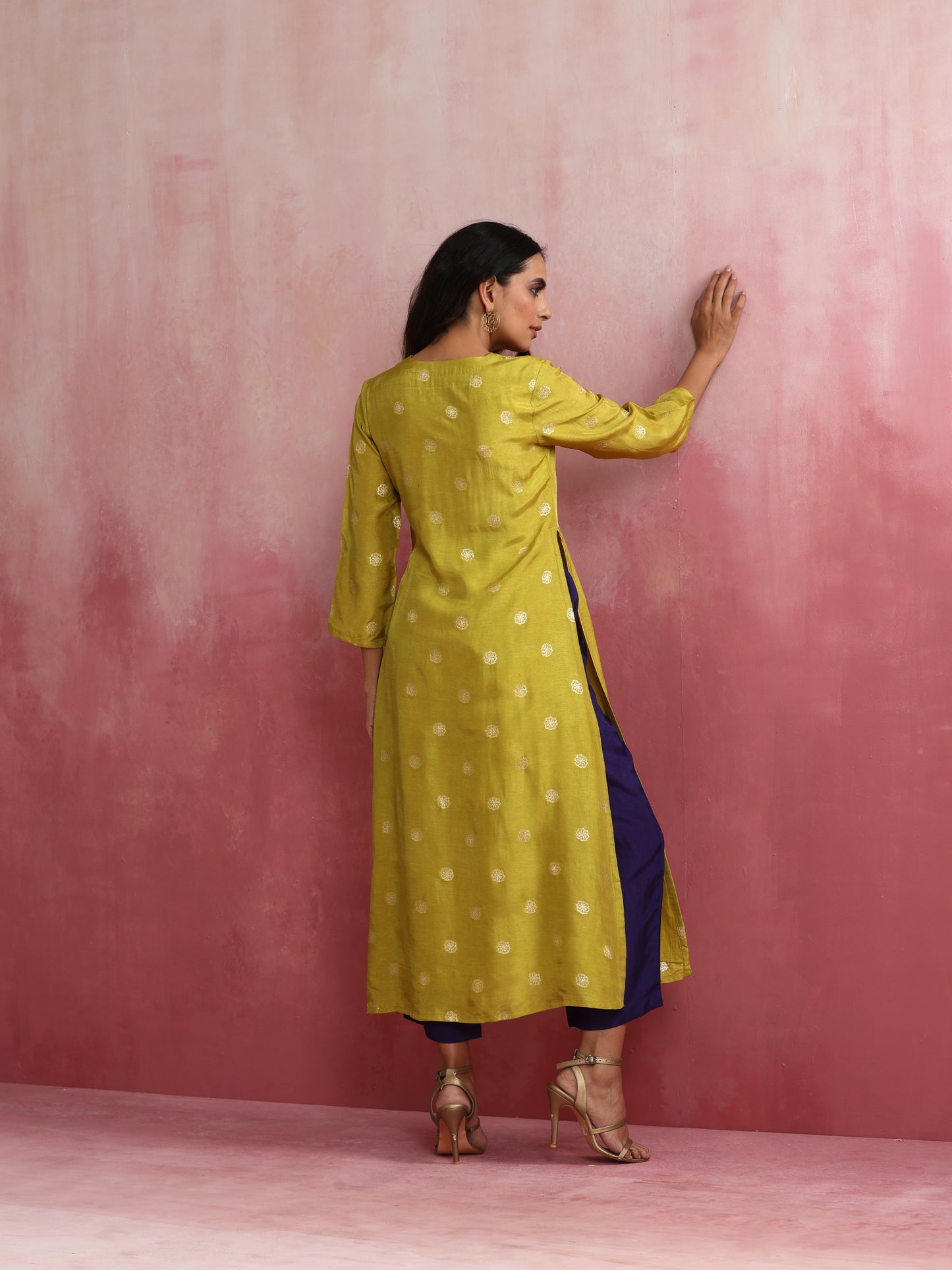 trueBrowns Lime Viscose Silk Kurta Set | Swadesiicart