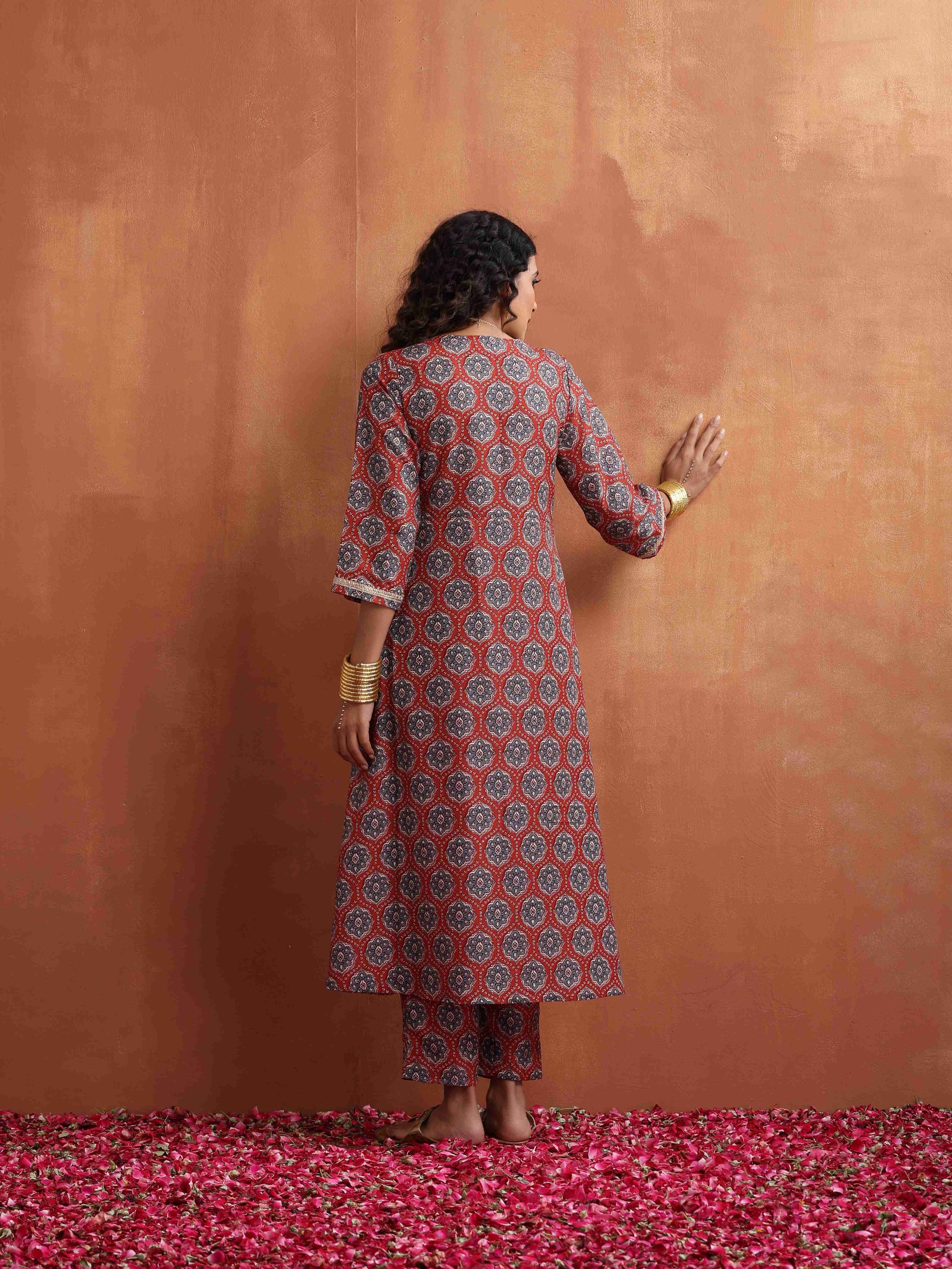 trueBrowns Rust Ajrak Print Slit Kurta Set | Swadesiicart