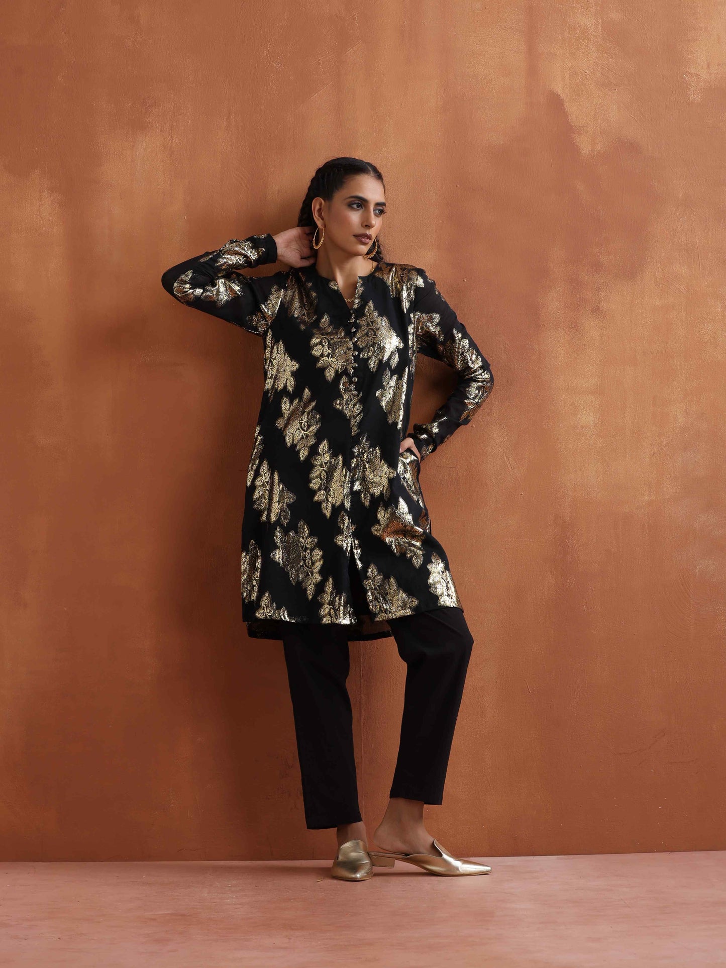 trueBrowns Black Metallic Straight Kurta Co-ord Set - Swadesiicart