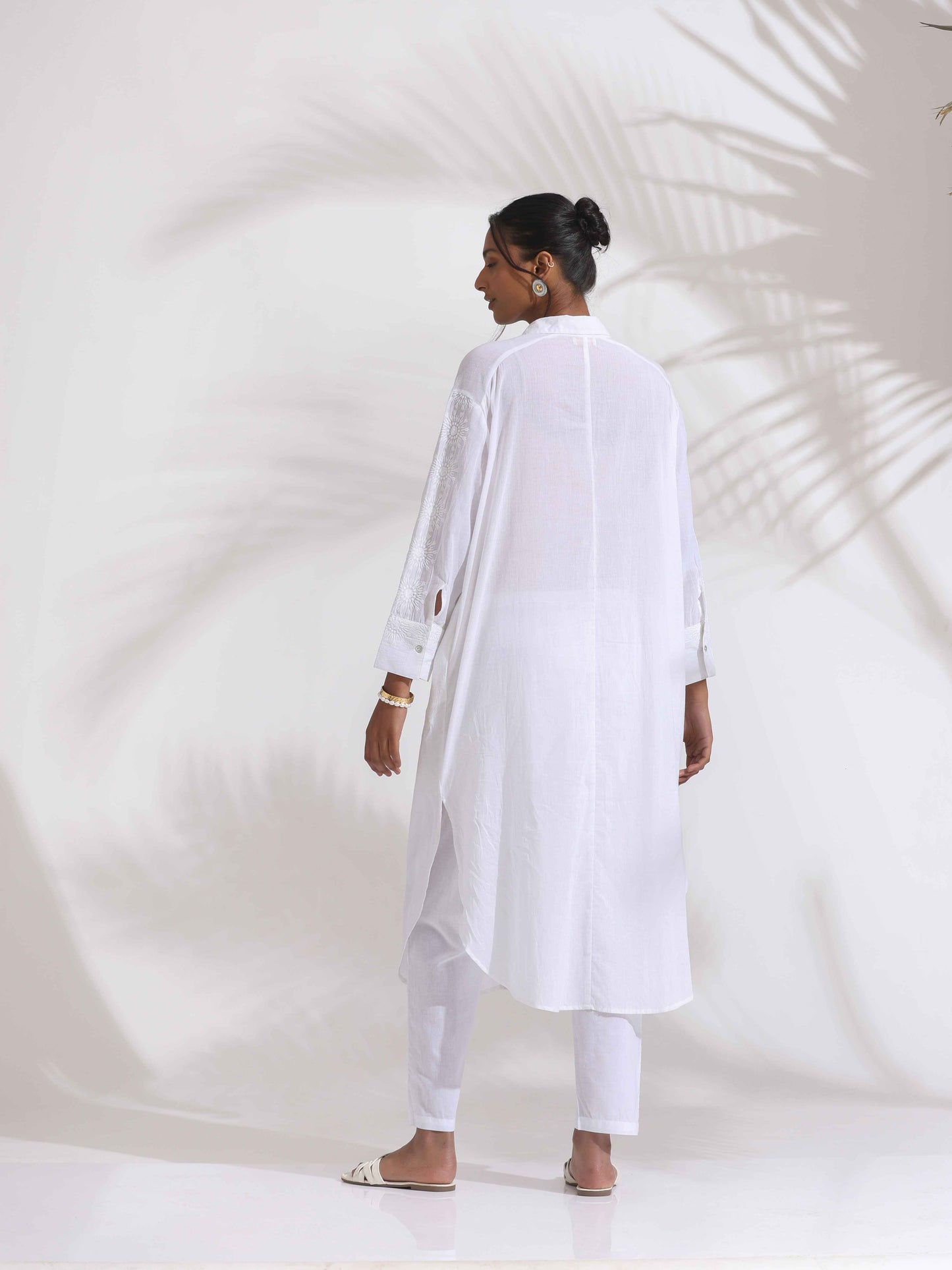 trueBrowns White Cotton Schiffli Shirt Kurta Set | Swadesiicart