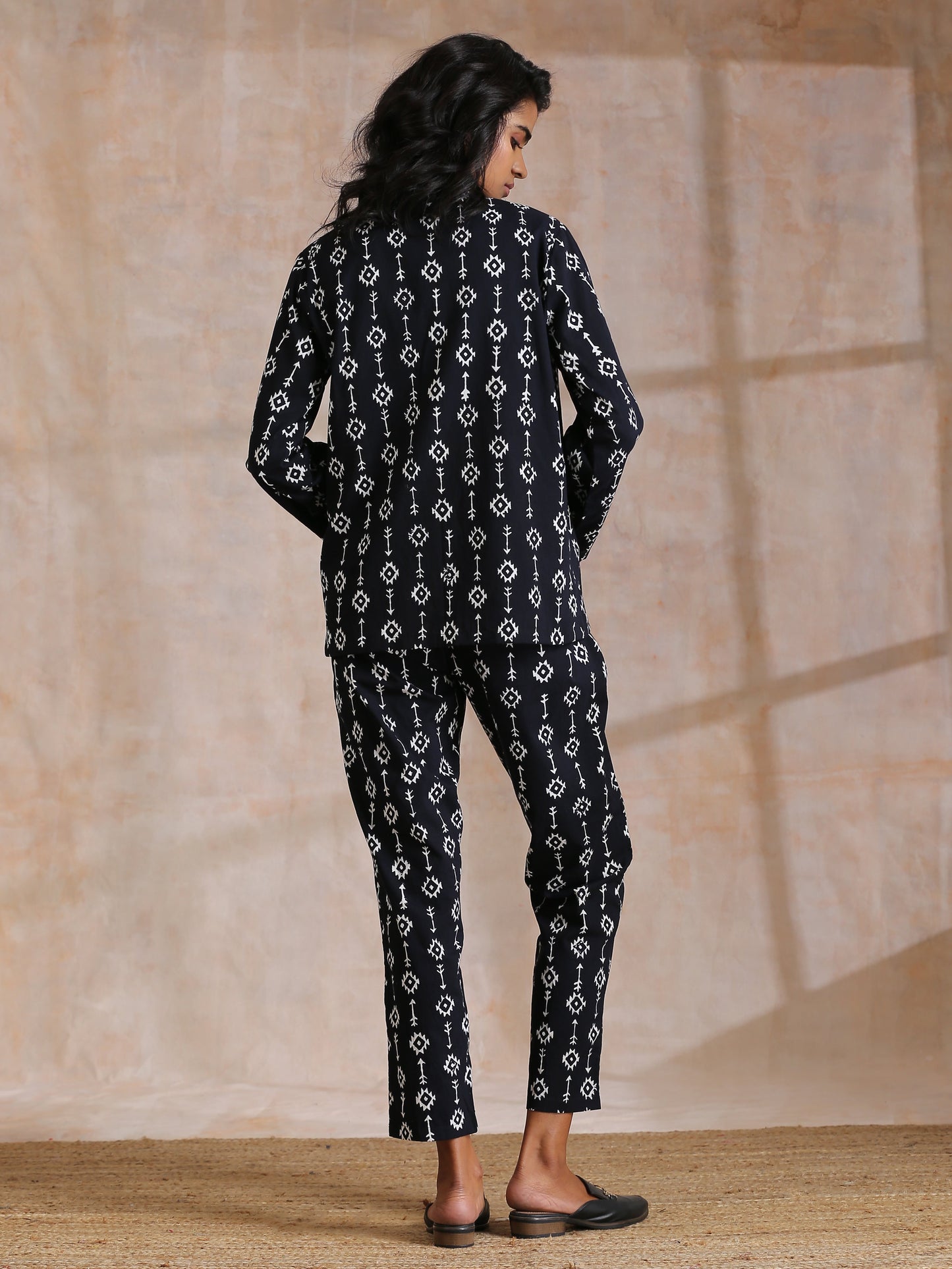 trueBrowns Black White Geometric Print Cotton Pant Suit Set | Swadesiicart