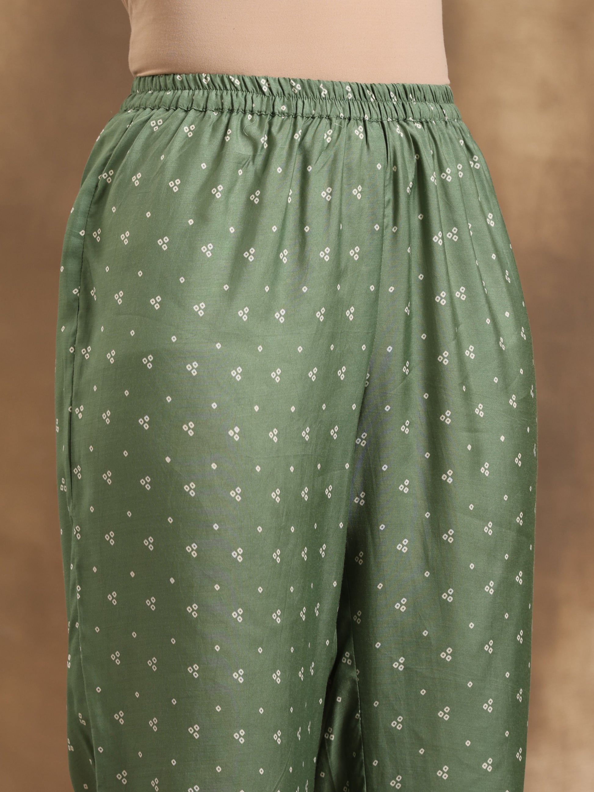 trueBrowns Light Green Bandhani Printed Silk Kurta Pant Set | Swadesiicart