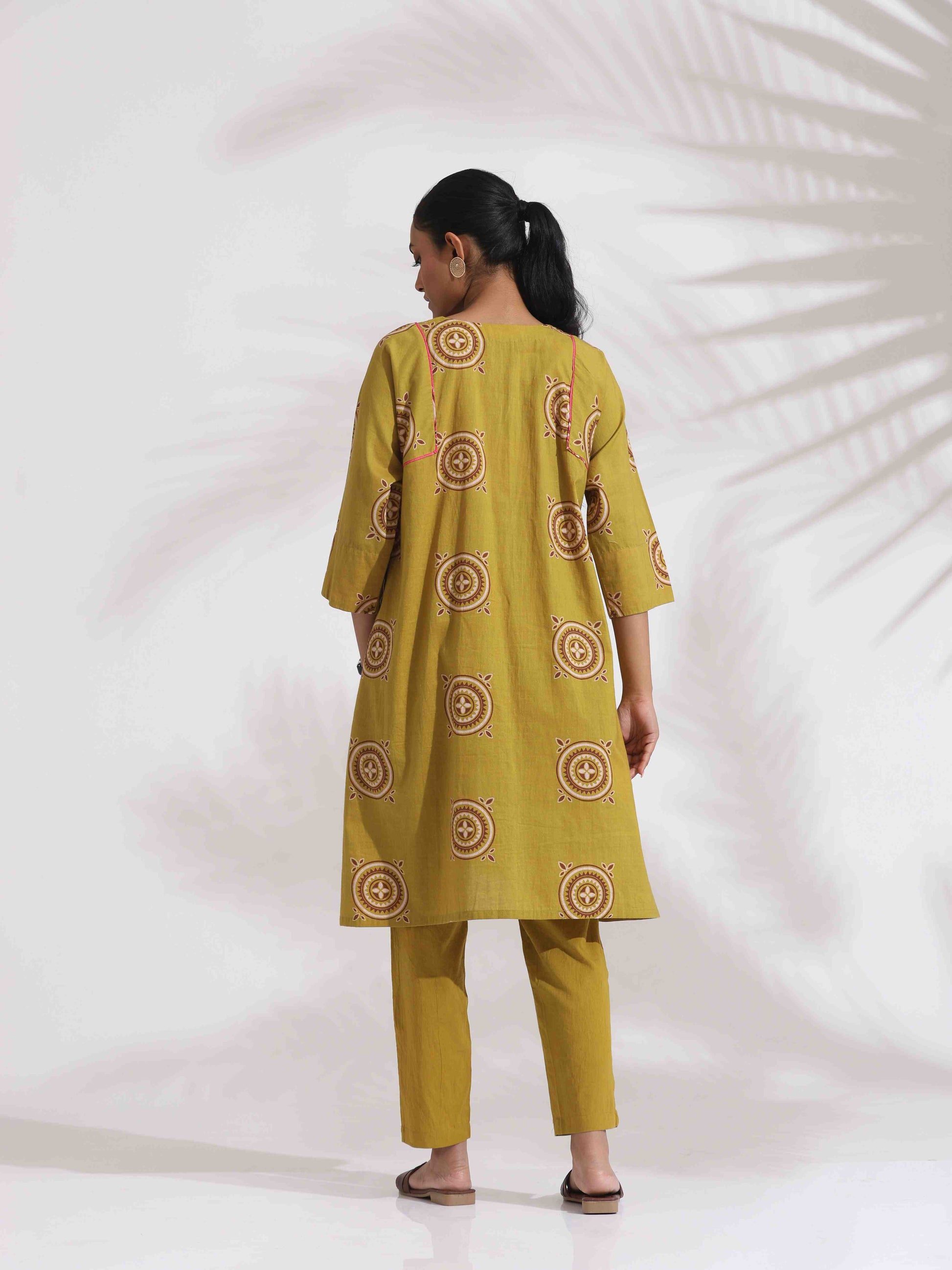 trueBrowns Green Cotton Print Kimono Sleeves Kurta Co-ord Set - Swadesiicart