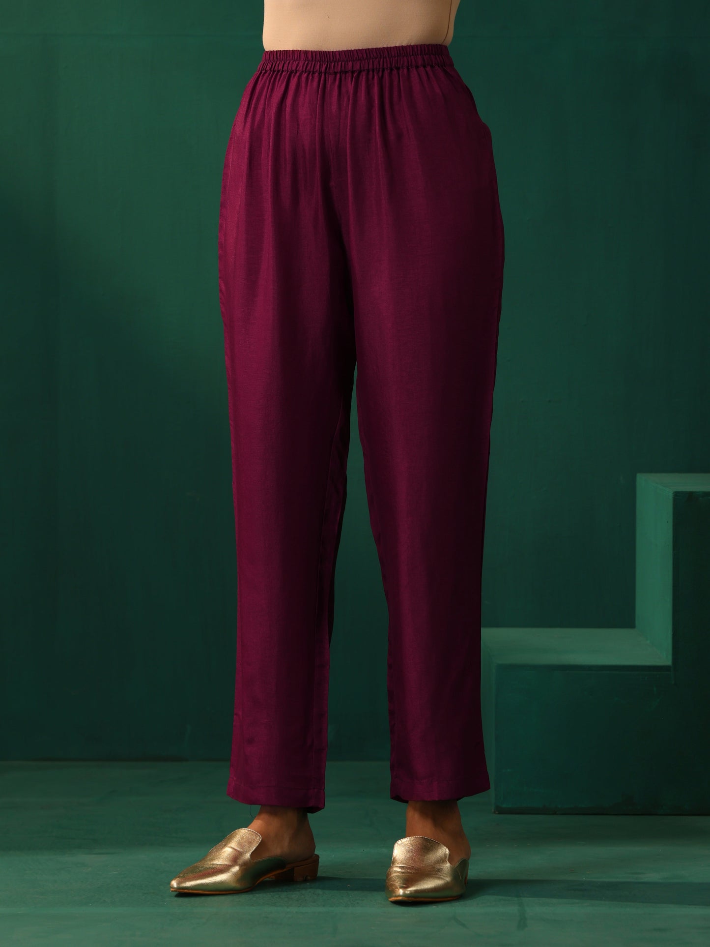 trueBrowns Maroon Floral Viscose Silk V-Neck Waist Gathered Kurta Pant Set | Swadesiicart