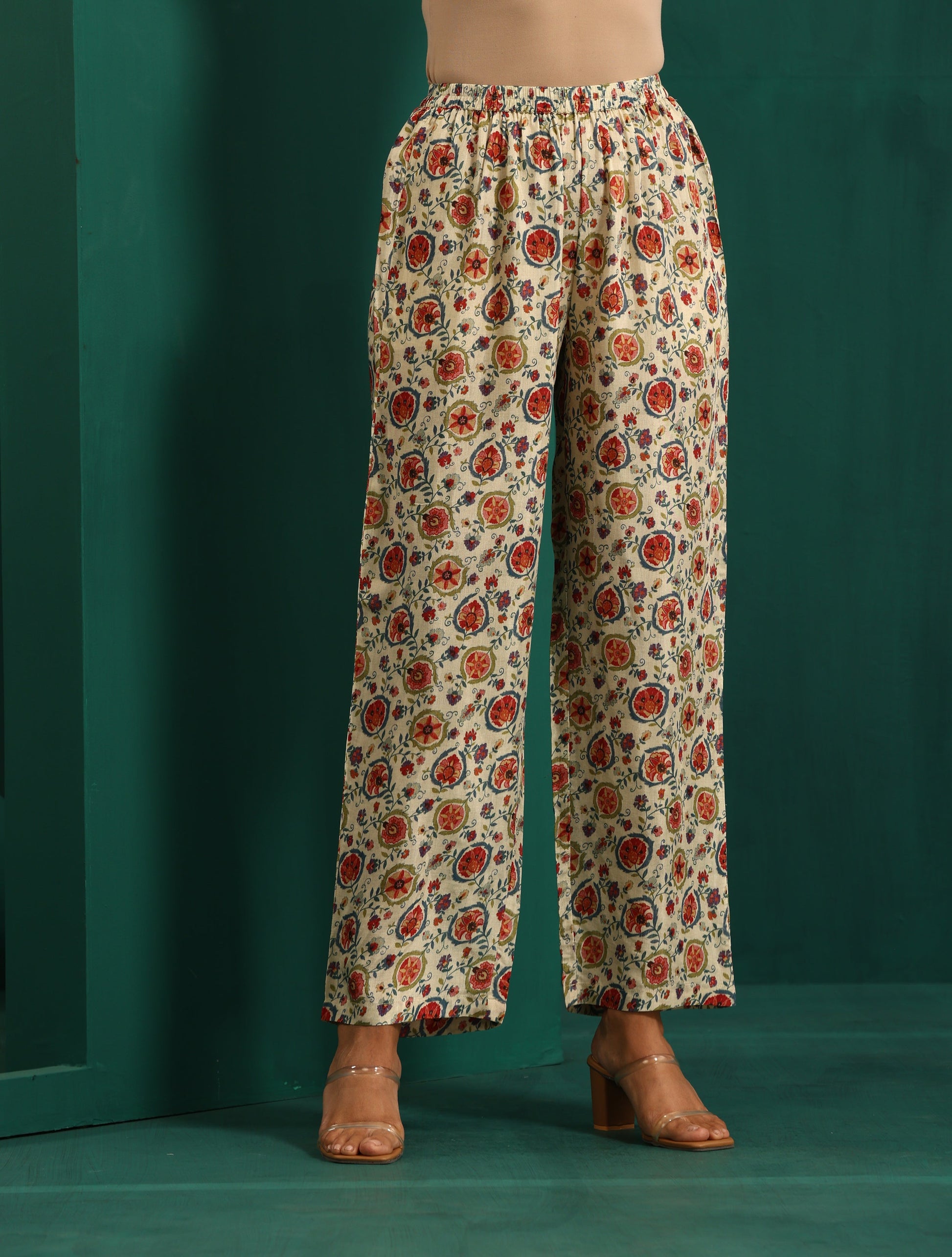 trueBrowns Off white Floral Bunch Muslin Silk Printed Kaftan Gathered Co-ord Set - Swadesiicart