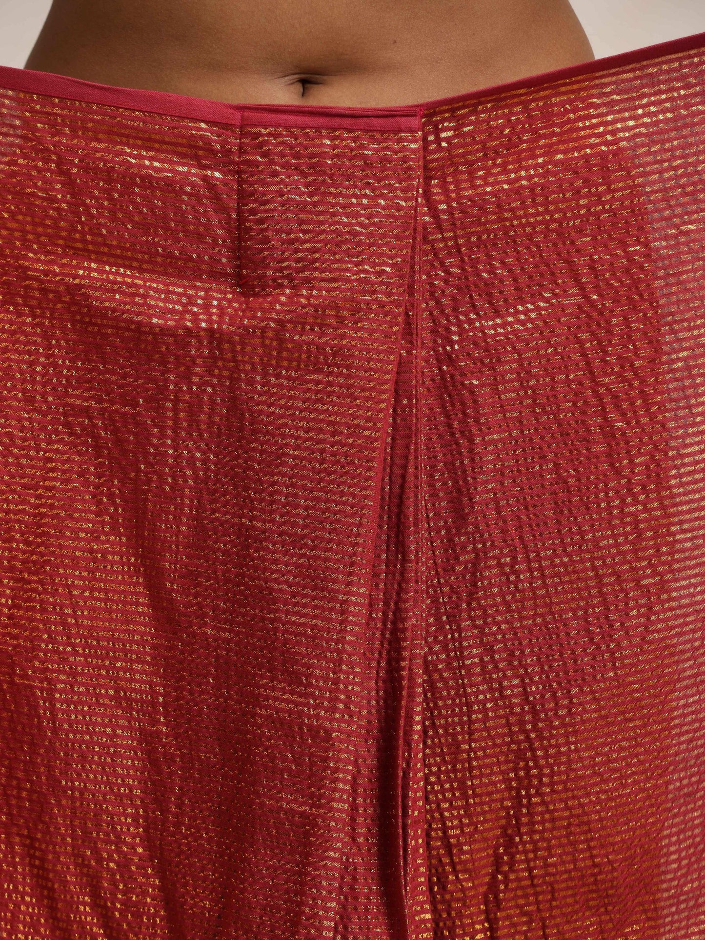 trueBrowns Maroon Gold Metallic Ready To Wear Plus Size Saree | Swadesiicart