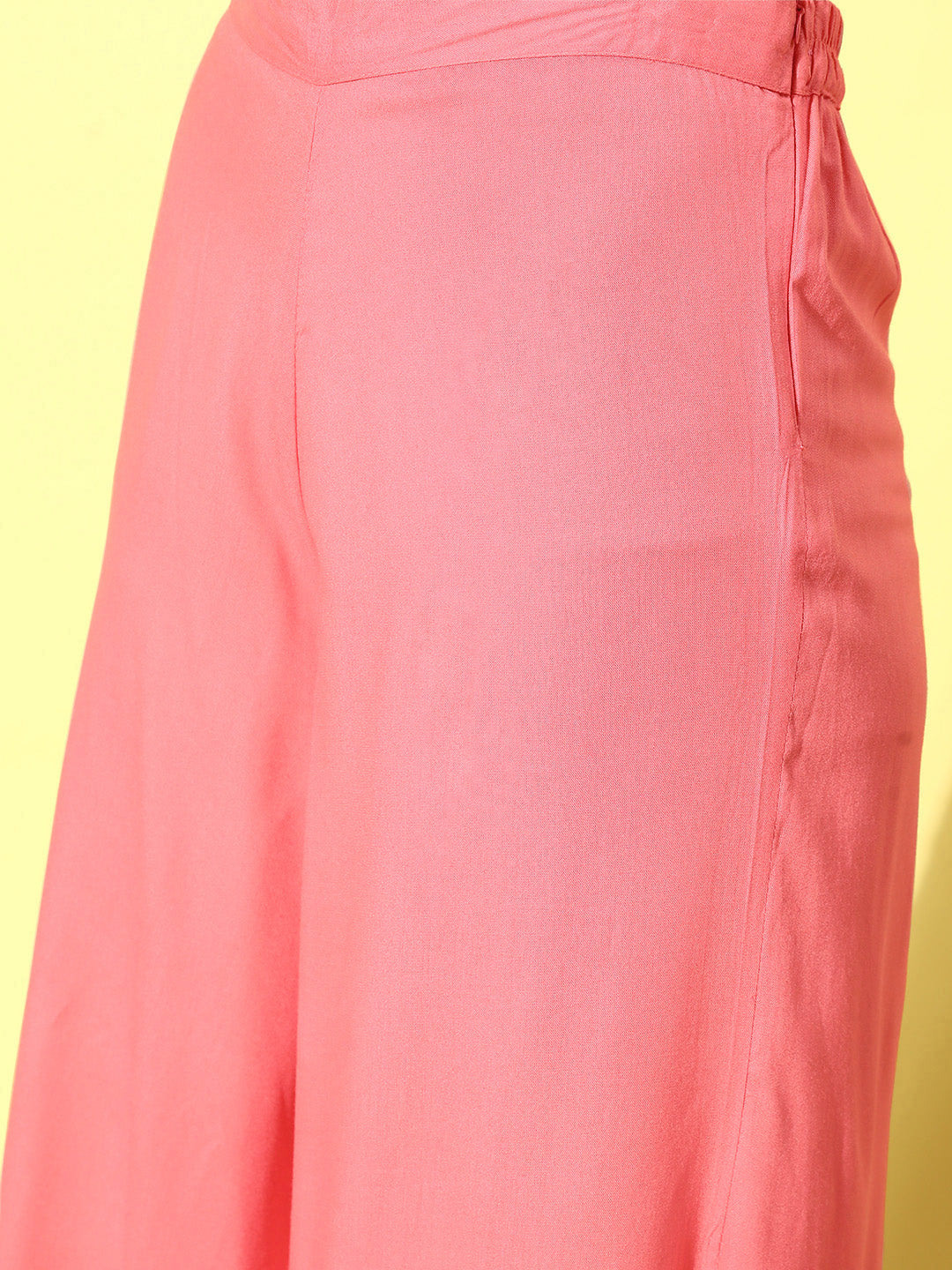 InWeave Women's Camelia Fusion Layer With Peach Sleeveless Kurta Set - Swadesiicart