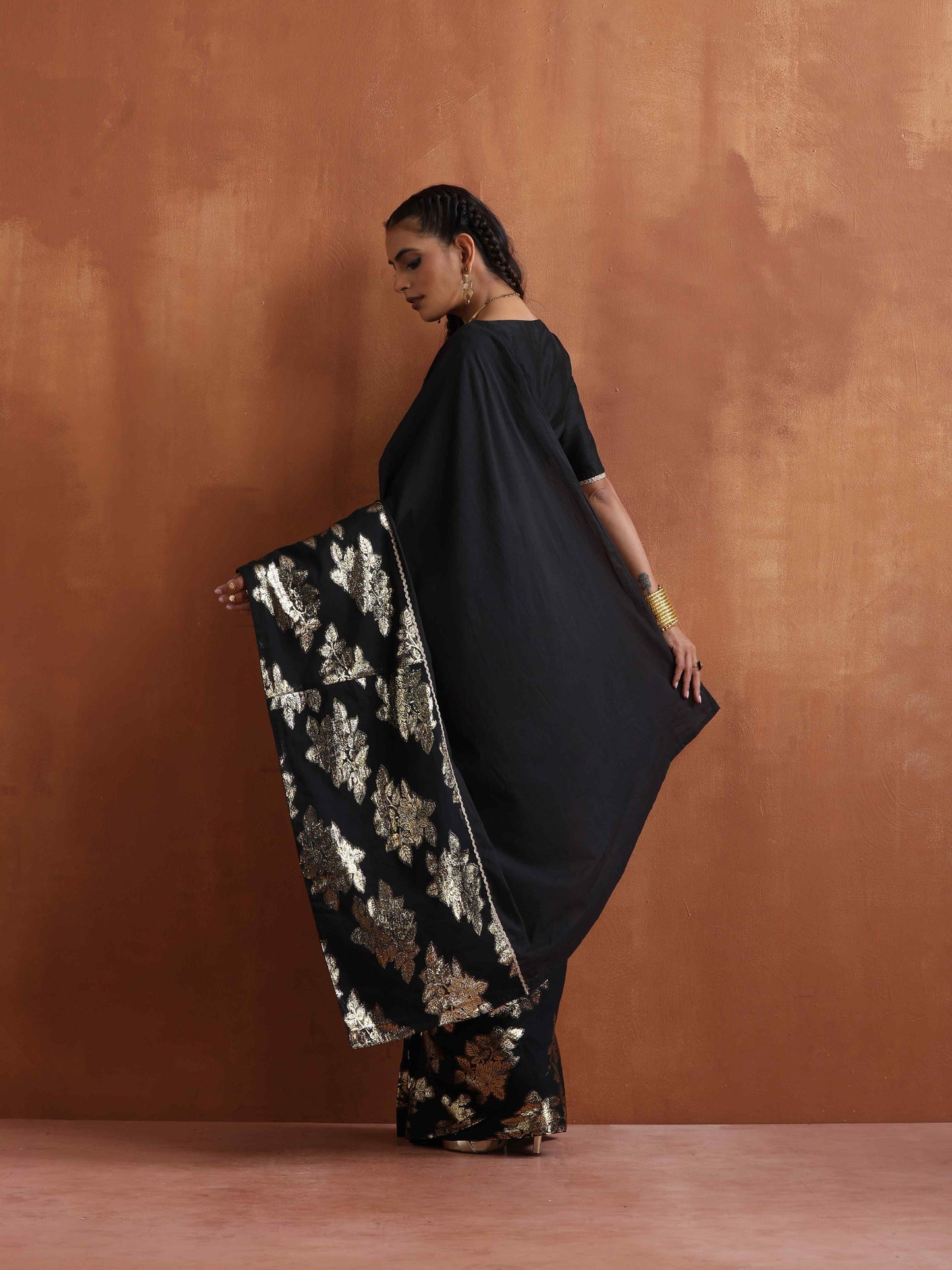 trueBrowns Black Metallic Ready To Wear Saree | Swadesiicart