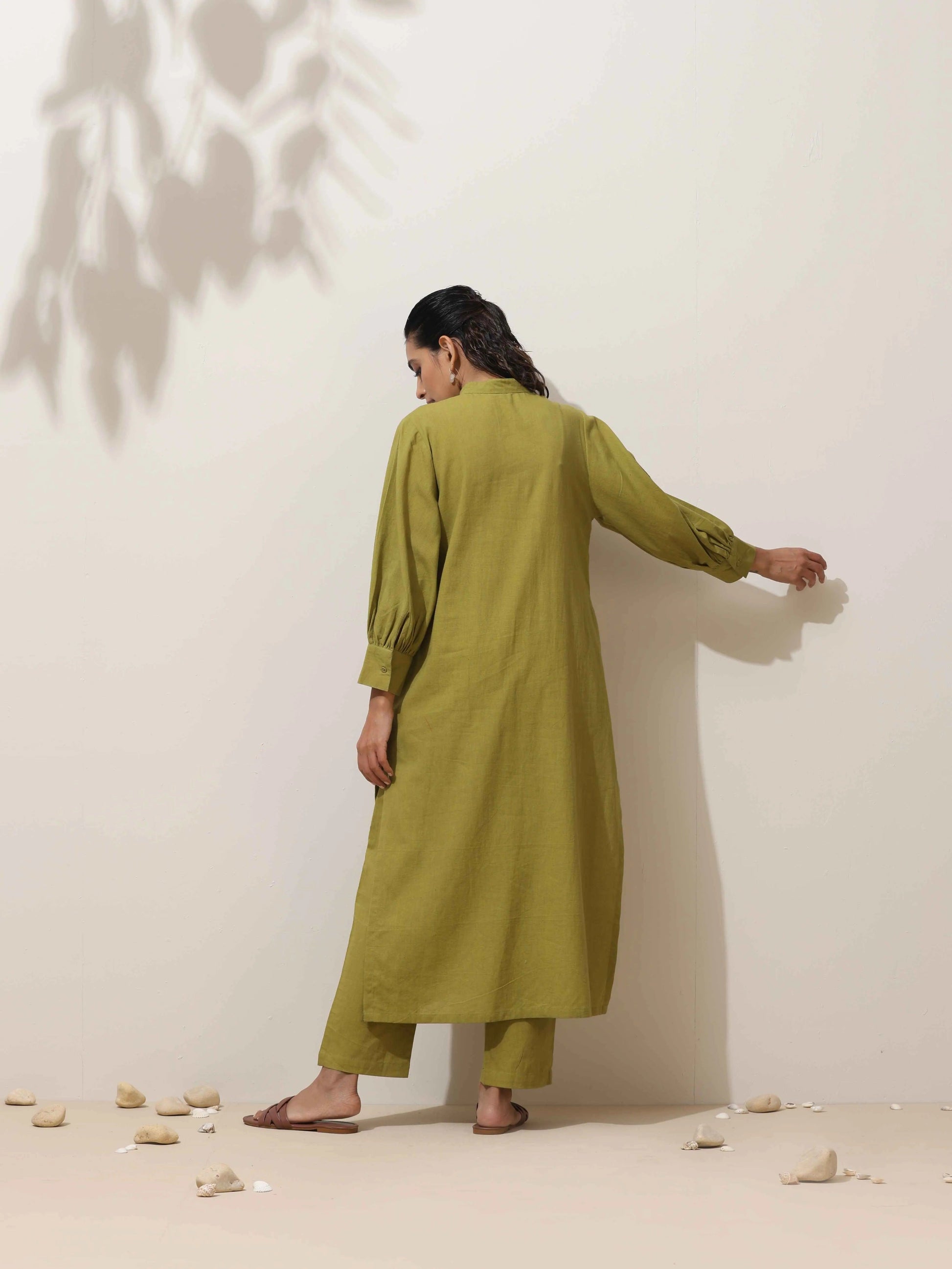 trueBrowns Pear Green Cotton Linen Kurta Pant Set | Swadesiicart