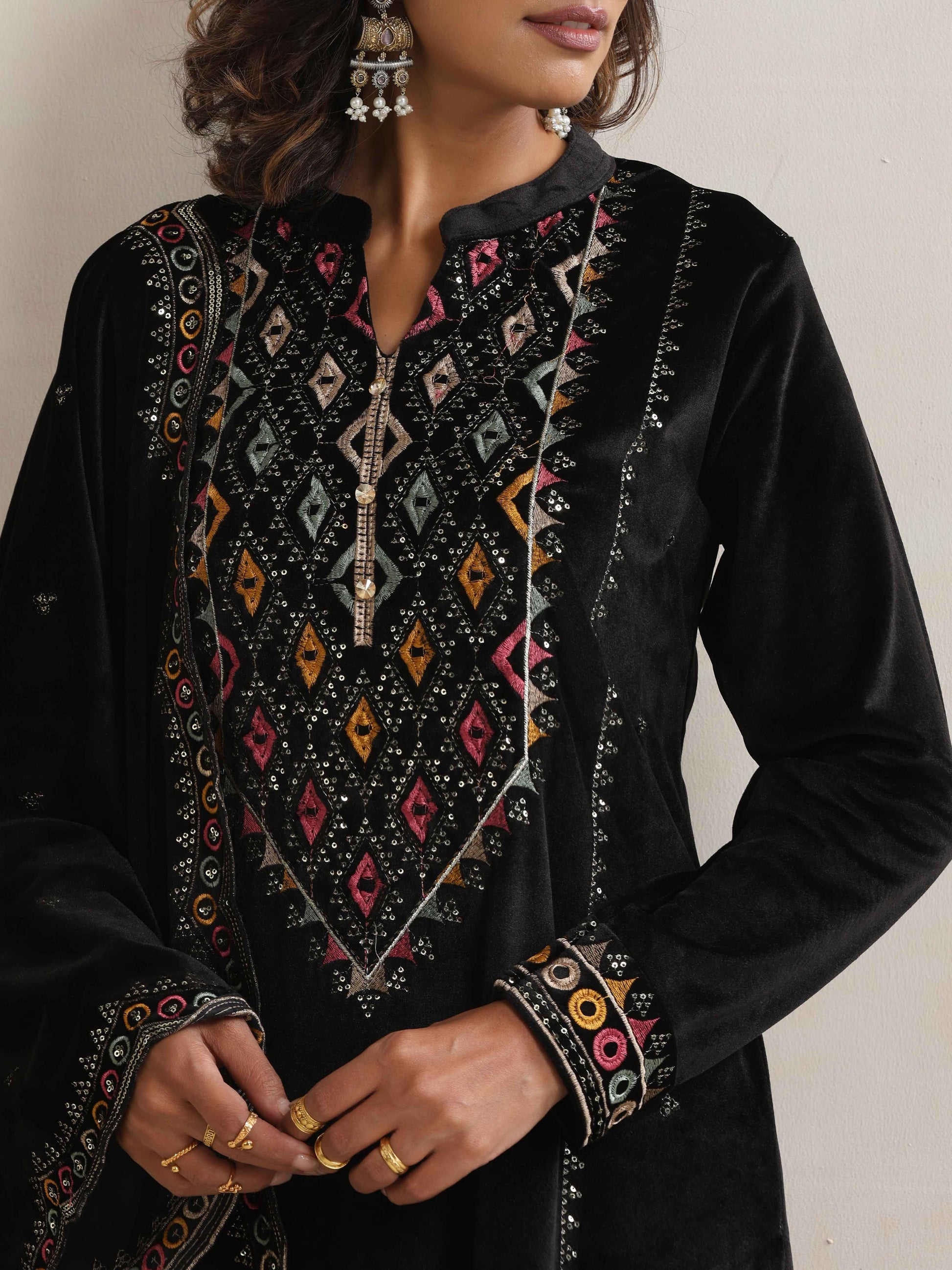 trueBrowns Black Velvet Geometric Embroidered Kurta Pant Dupatta Set | Swadesiicart
