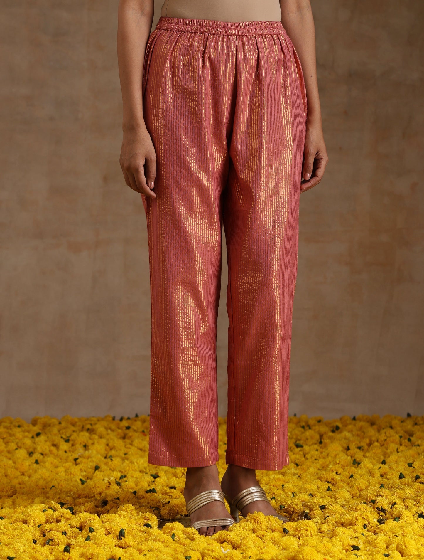 trueBrowns Blush Gold Cotton Relaxed High-Low Kurta Set | Swadesiicart
