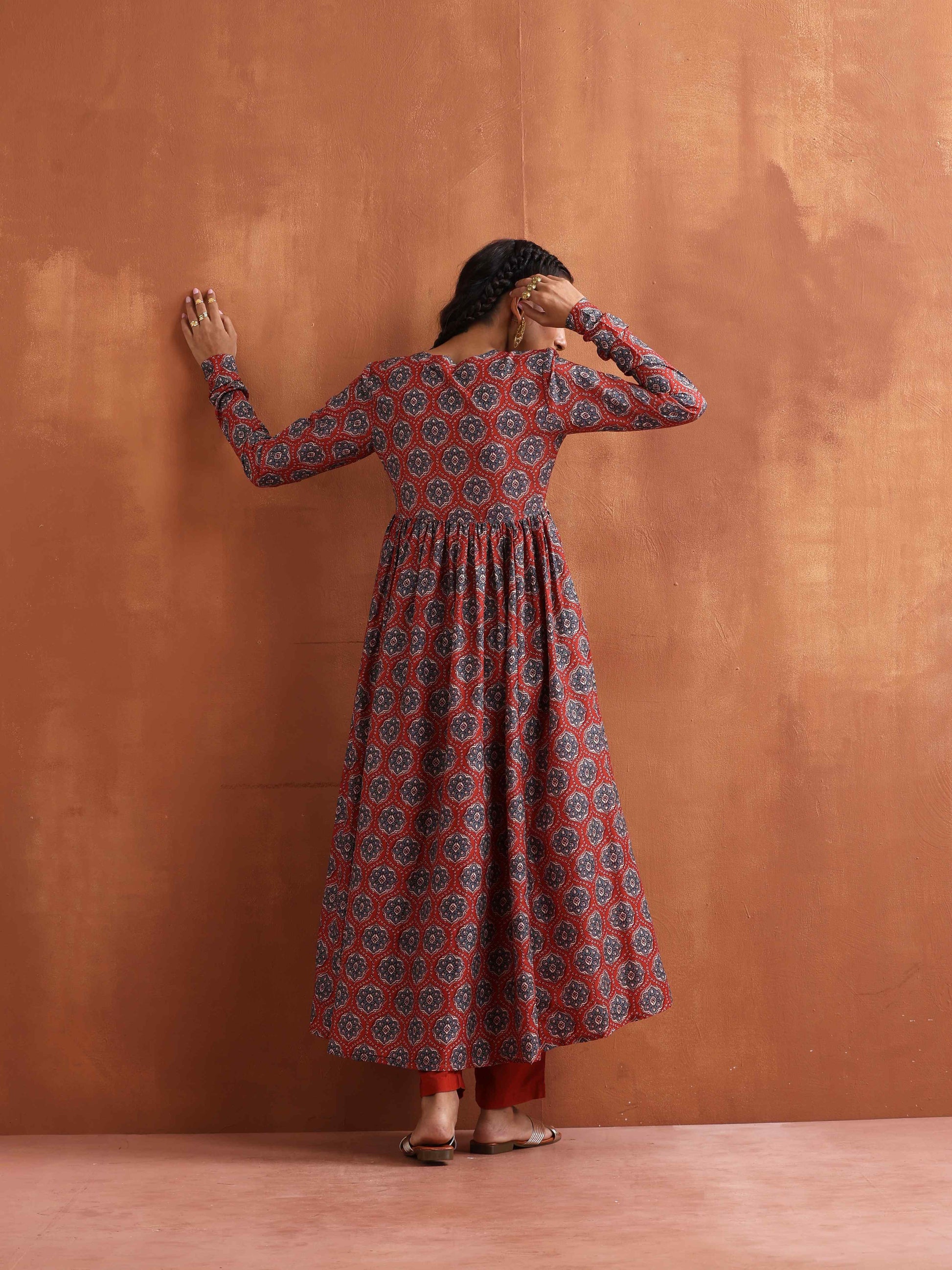 trueBrowns Rust Ajrak Print Flared Anarkali Kurta Set | Swadesiicart