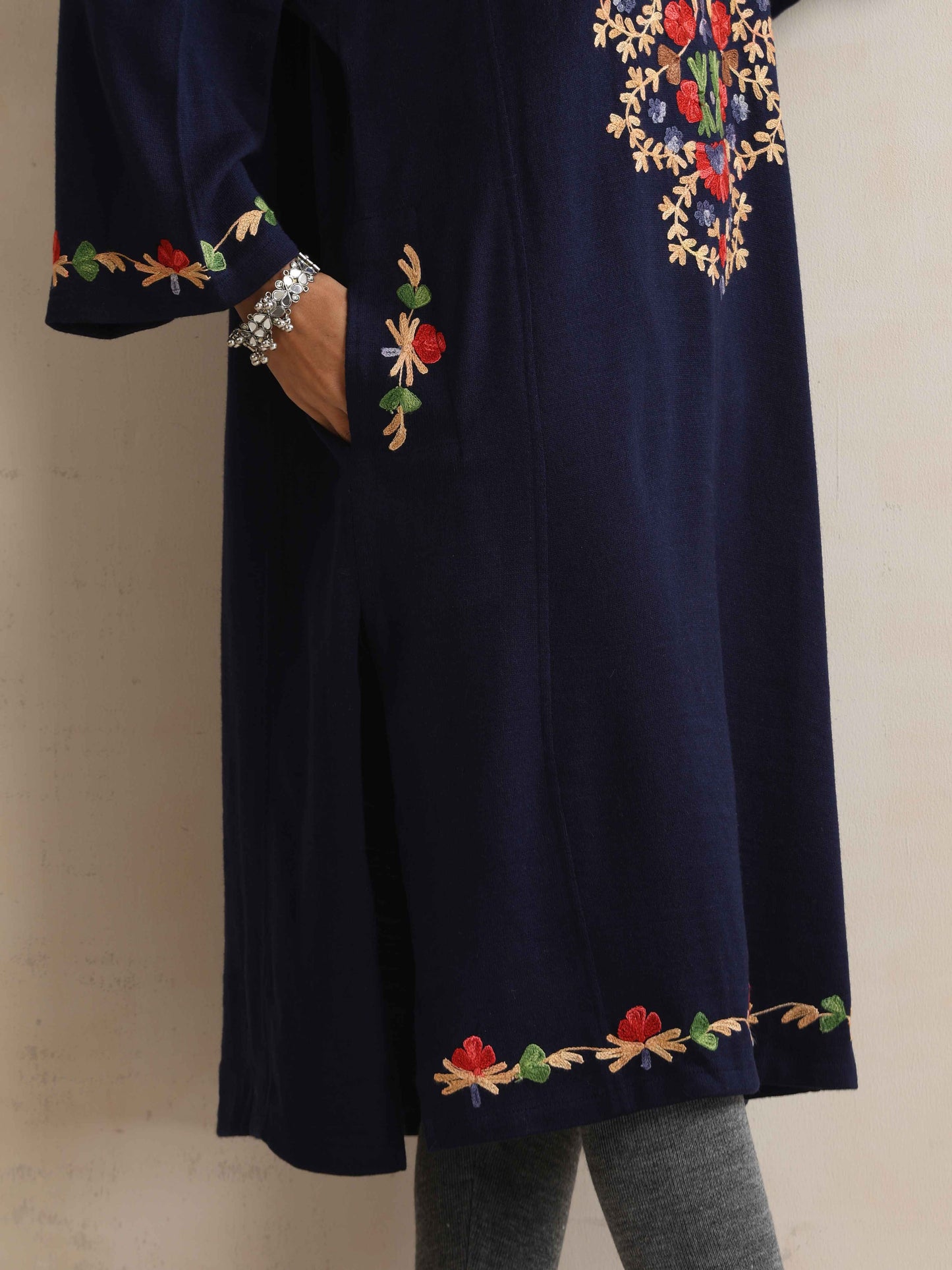 trueBrowns Blue Kashmiri Embroidered Woollen Phiran Kurta | Swadesiicart