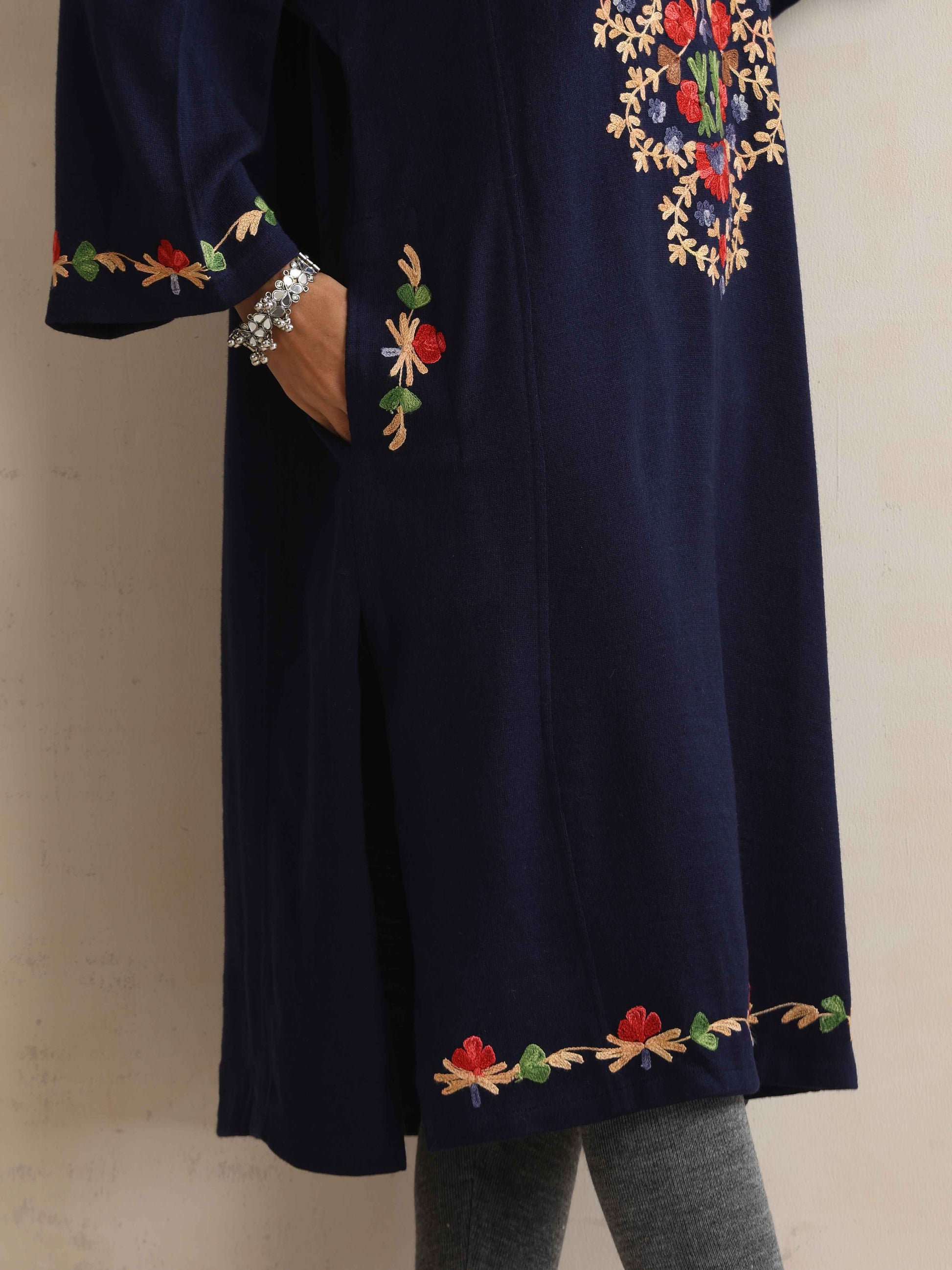 trueBrowns Blue Kashmiri Embroidered Woollen Phiran Kurta | Swadesiicart