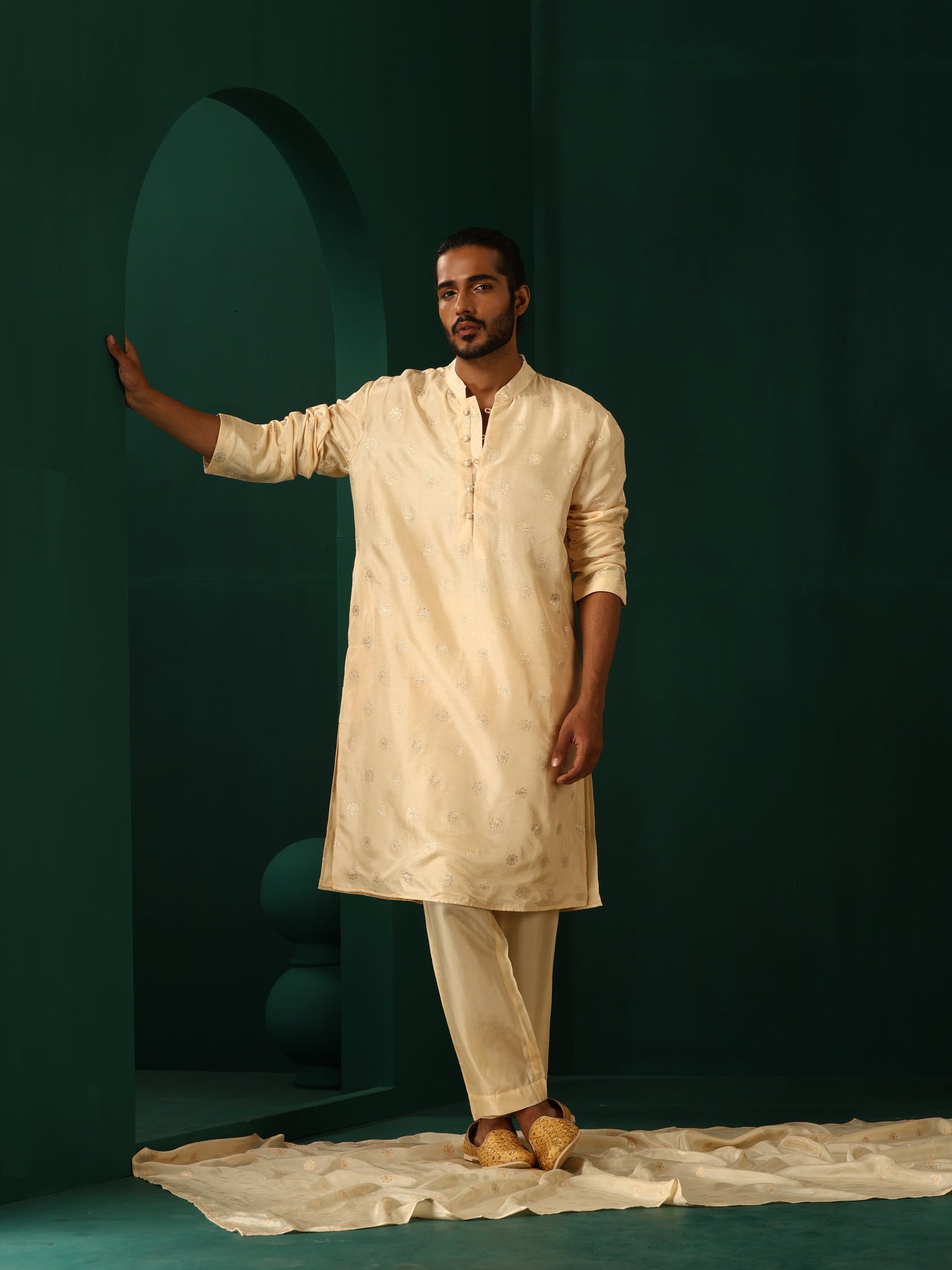 trueBrowns Men's Ivory Geometric Floral Viscose Silk Long Kurta | Swadesiicart