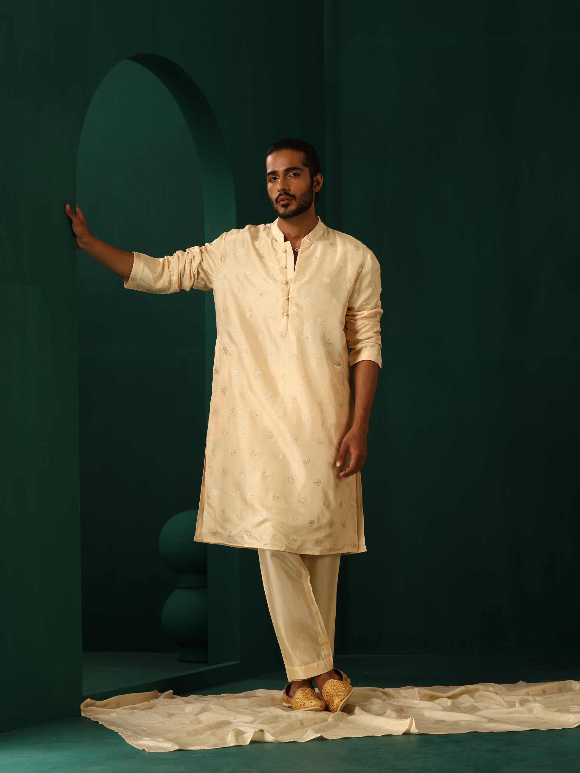 trueBrowns Men's Ivory Geometric Floral Viscose Silk Long Kurta | Swadesiicart