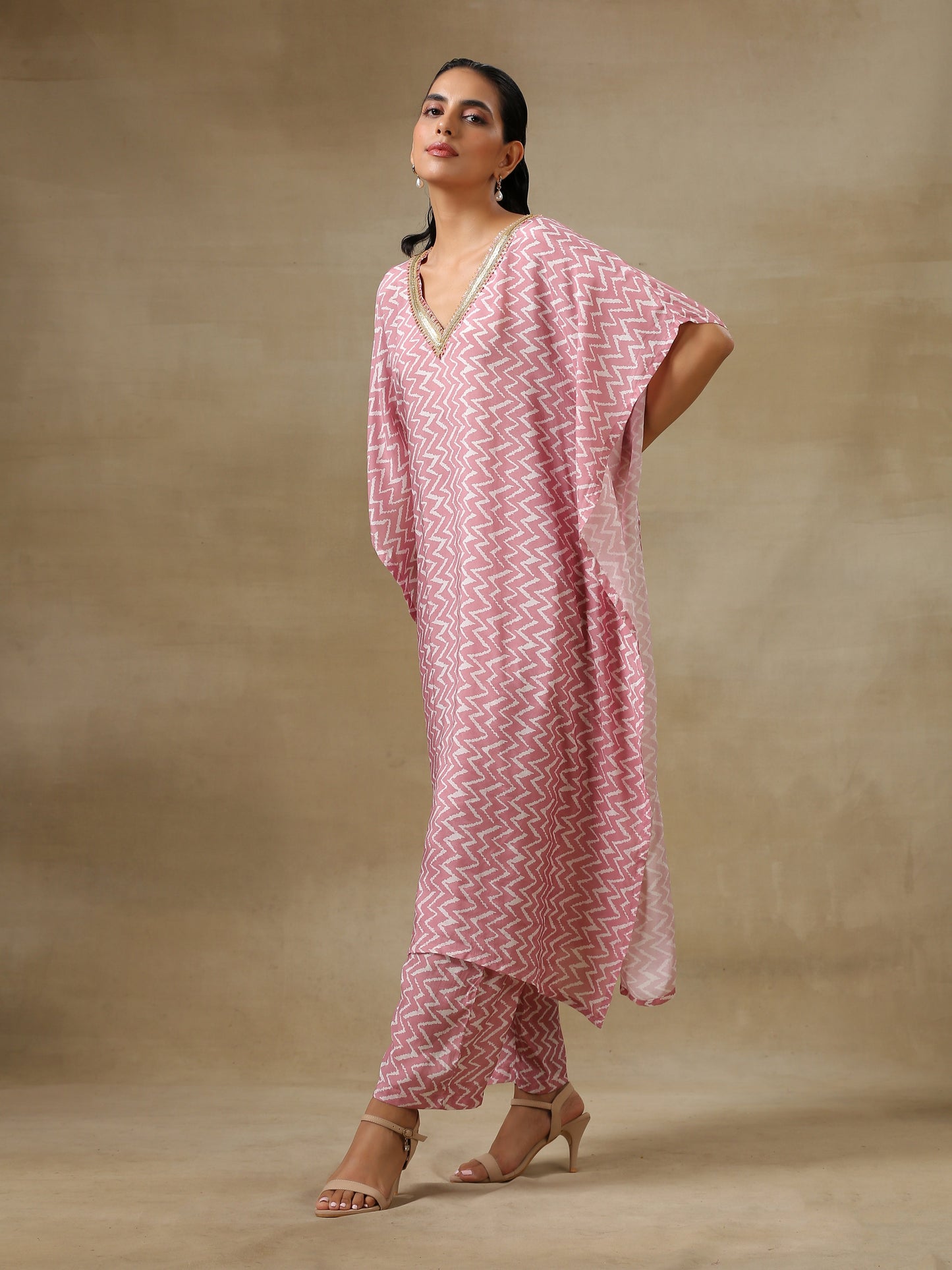 trueBrowns Light Mauve Bandhani Printed Silk Kaftan Kurta Pant Set | Swadesiicart