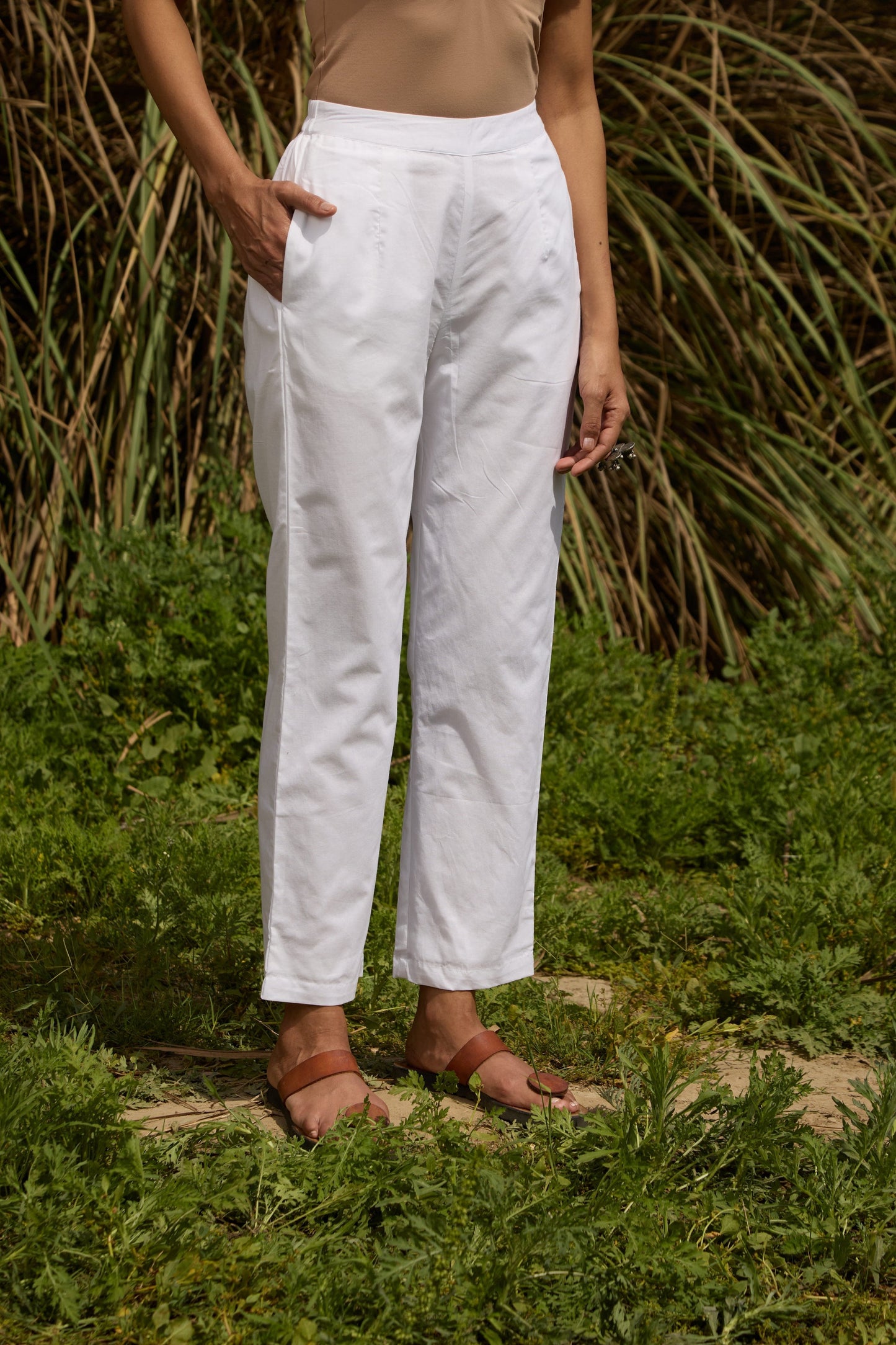 trueBrowns White Cotton Embroidered Relaxed Co-ord Set - Swadesiicart
